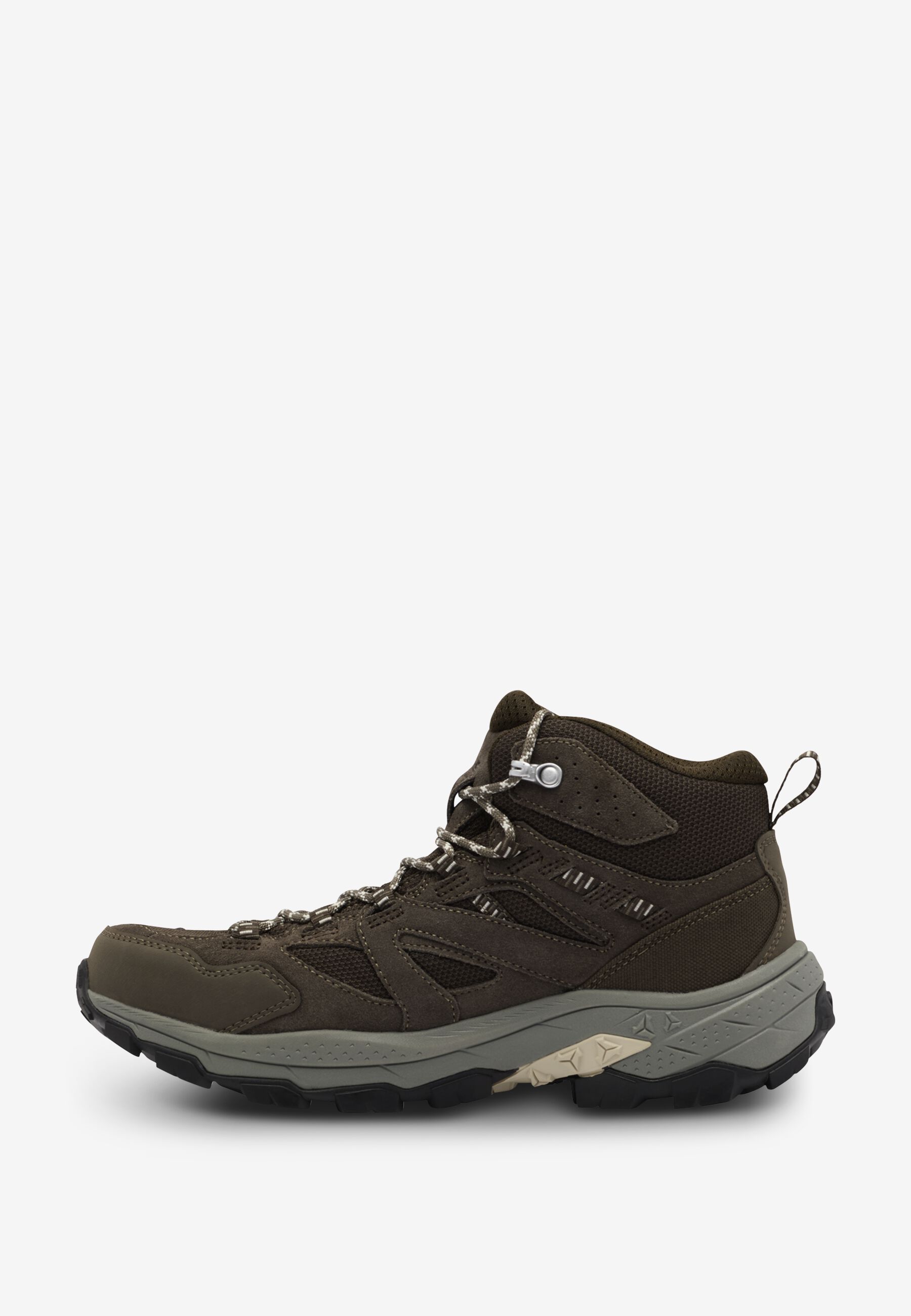 Full-body hiking look with the boot worn on trail kit