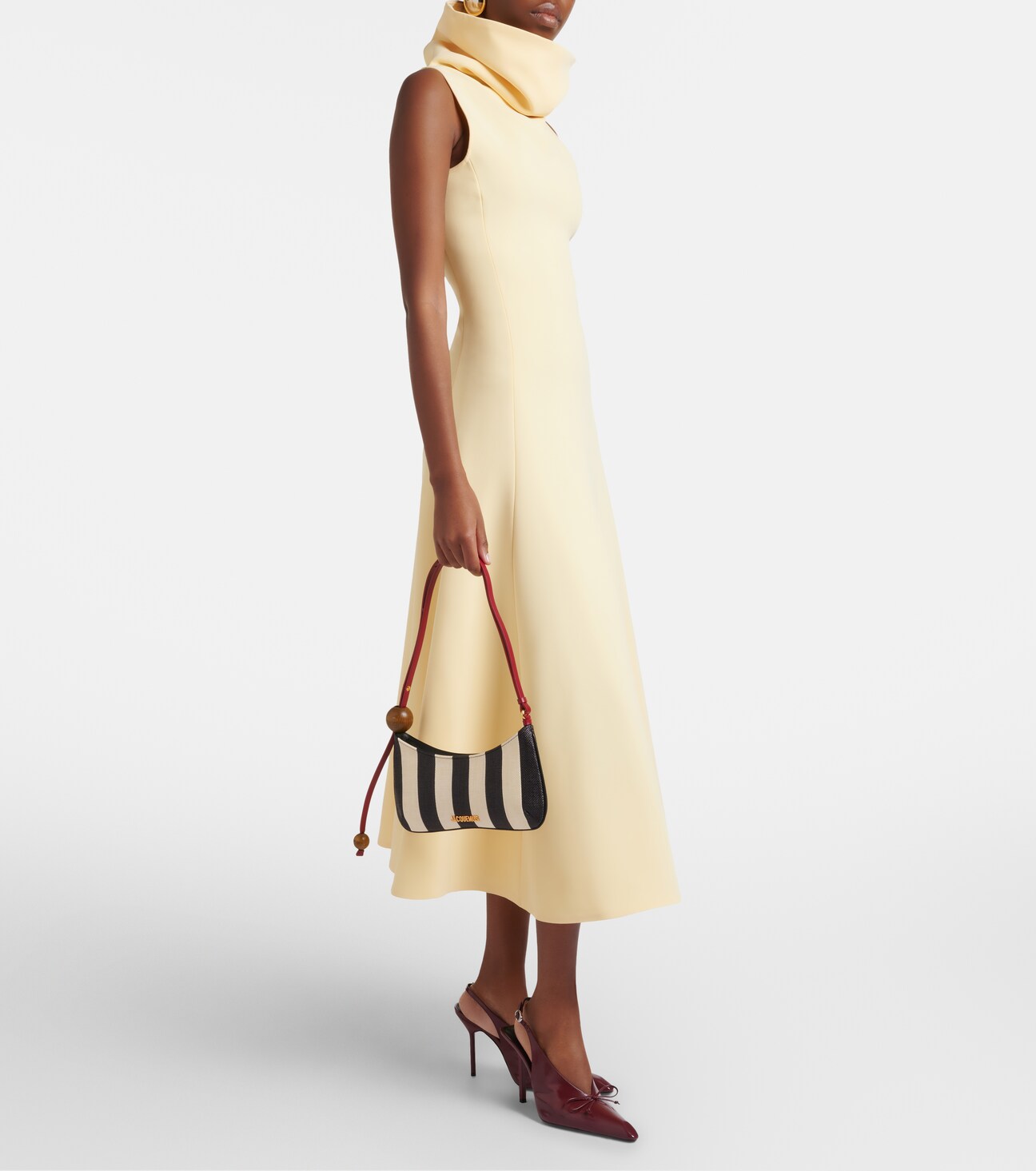 Worn under the arm — the snug baguette proportion