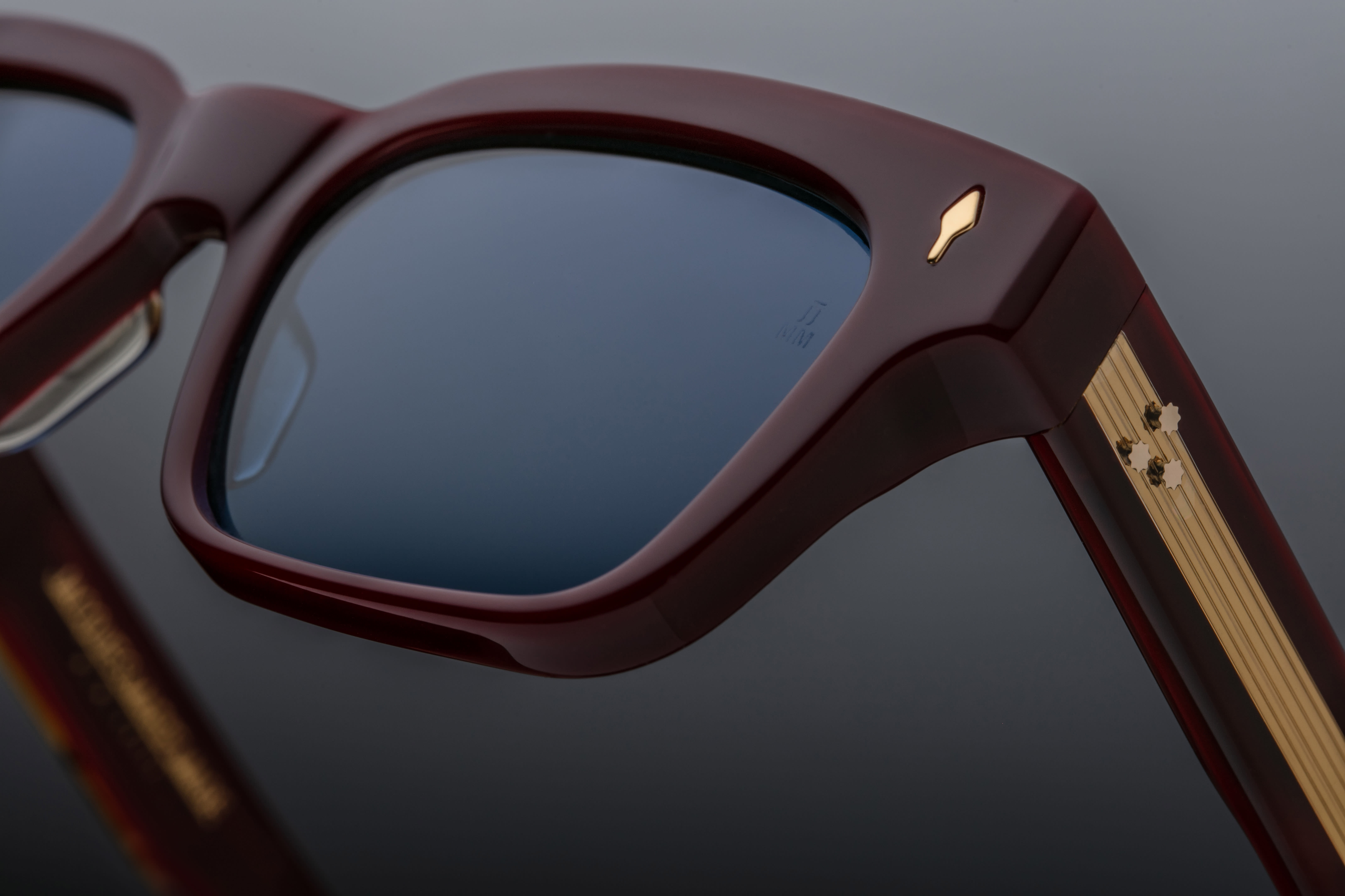 Reserve front bevel detail