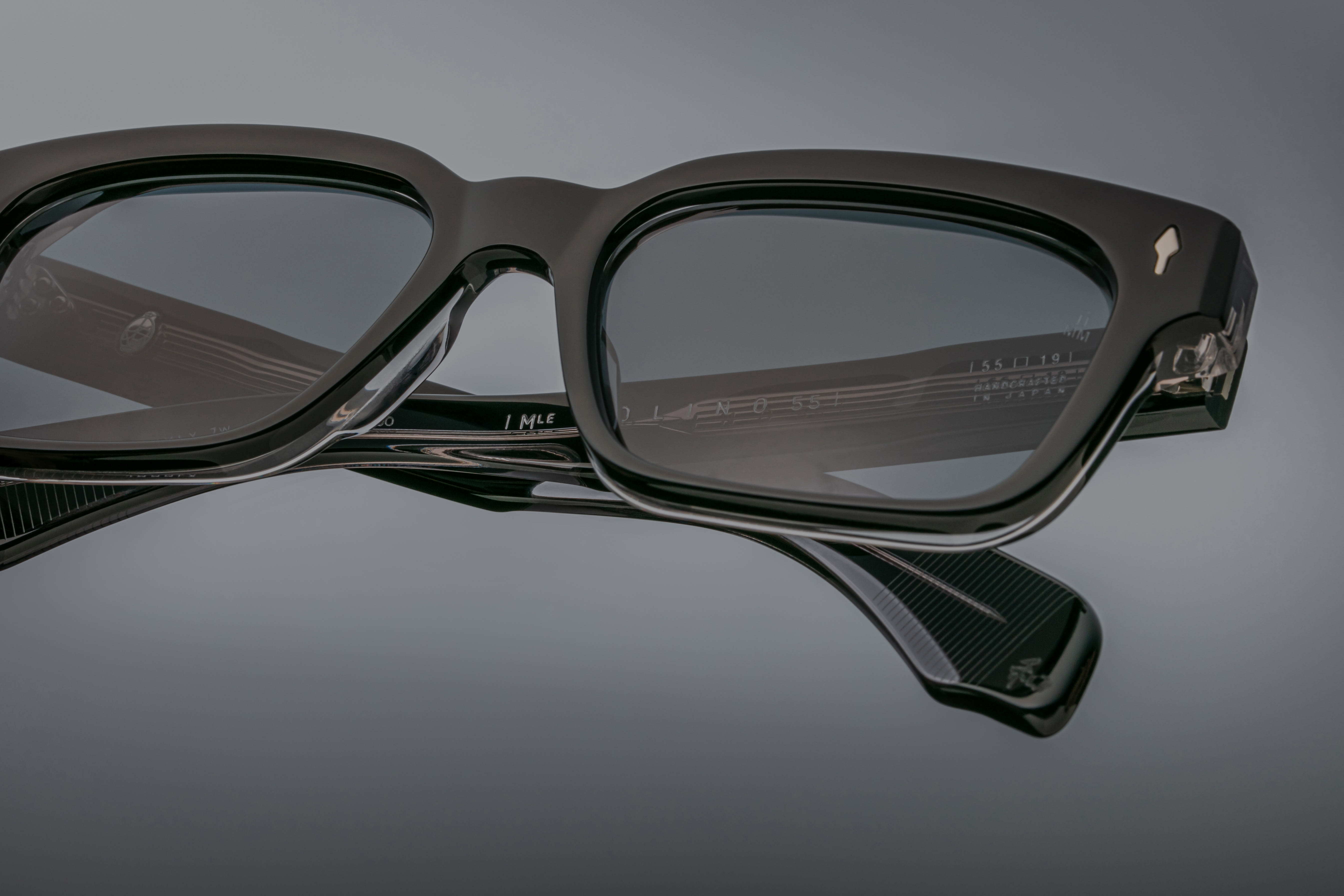 Apollo lens and bevel detail