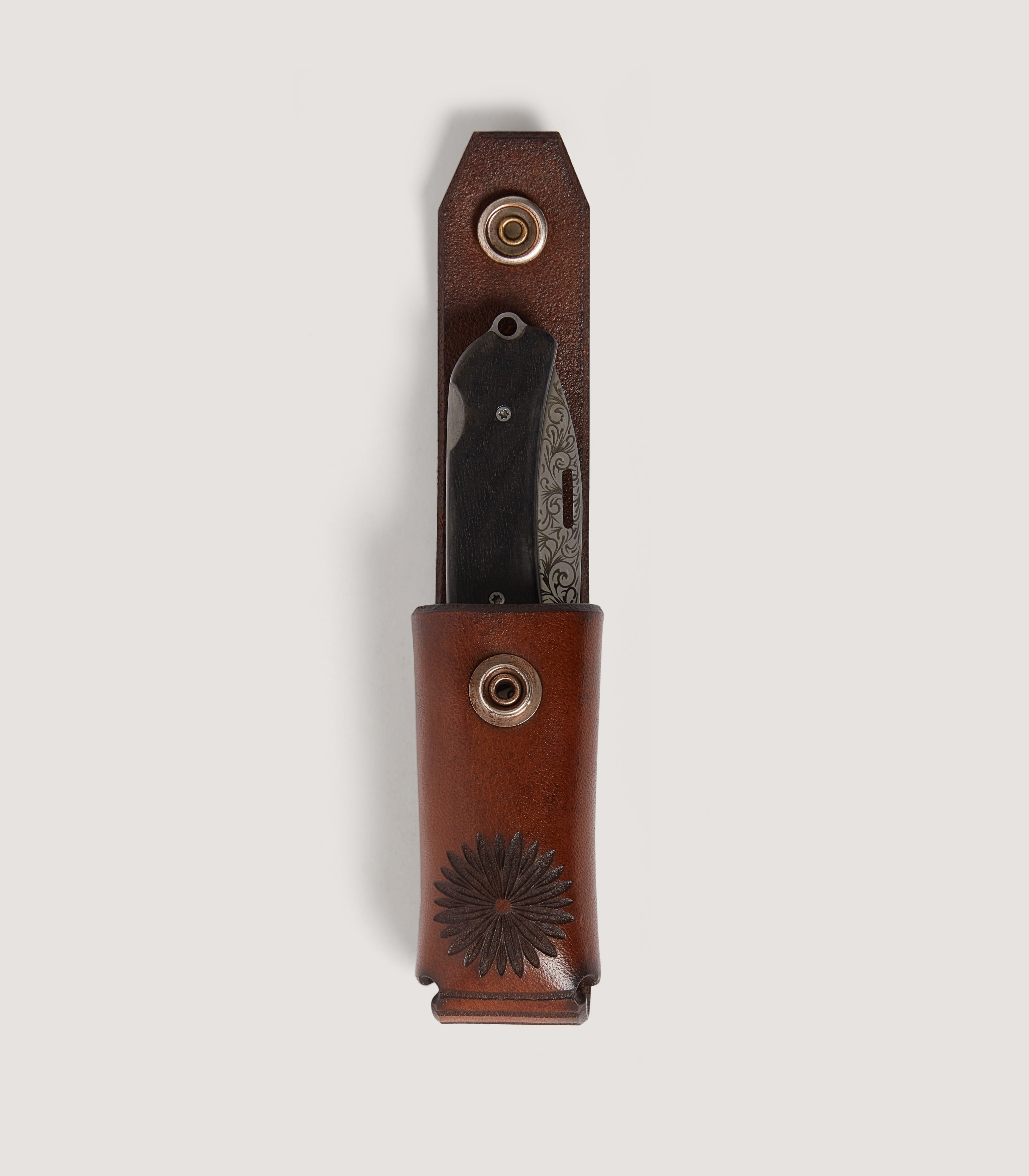Knife stored in the leather slip