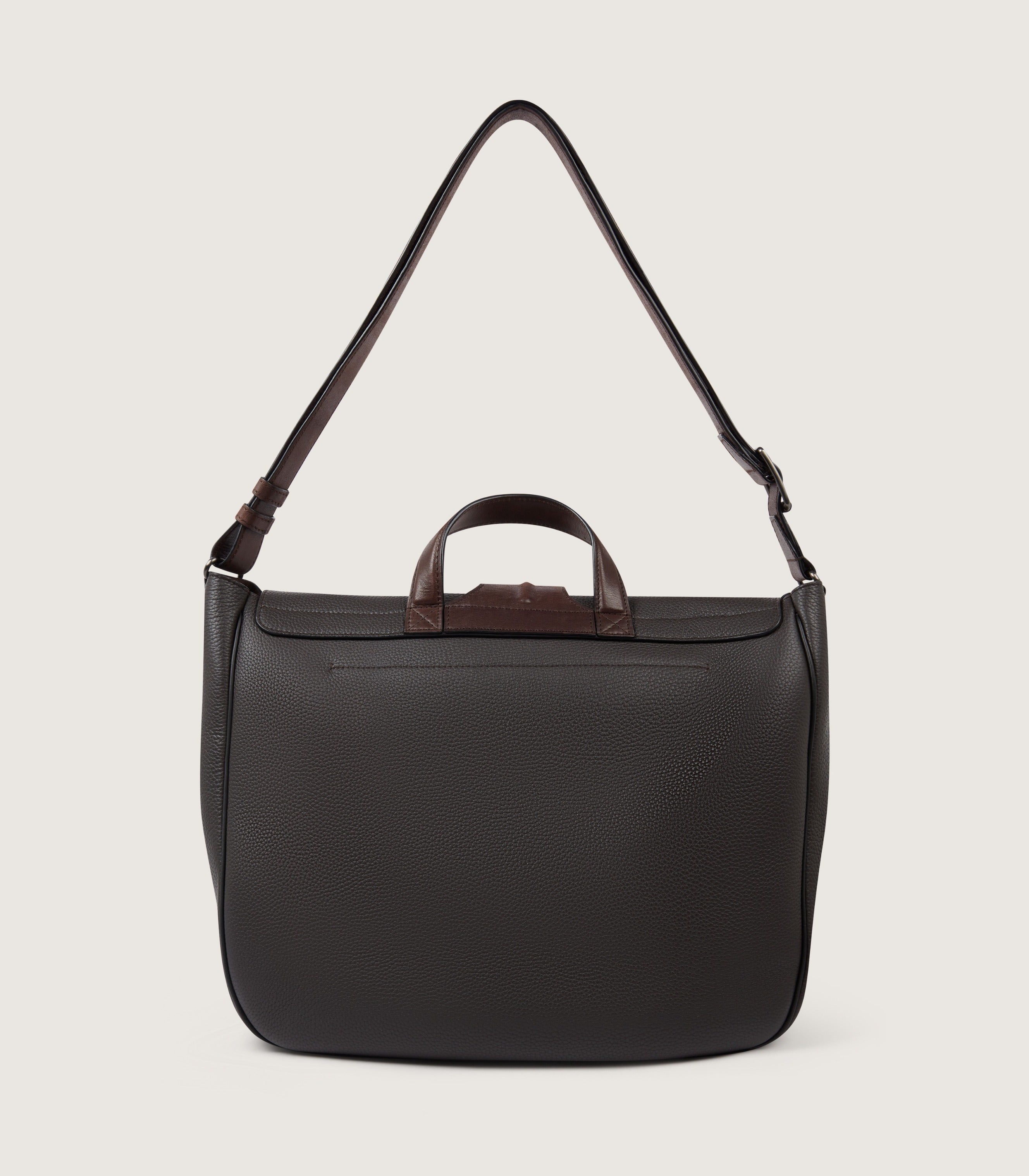 Rear view with the fixed shoulder strap