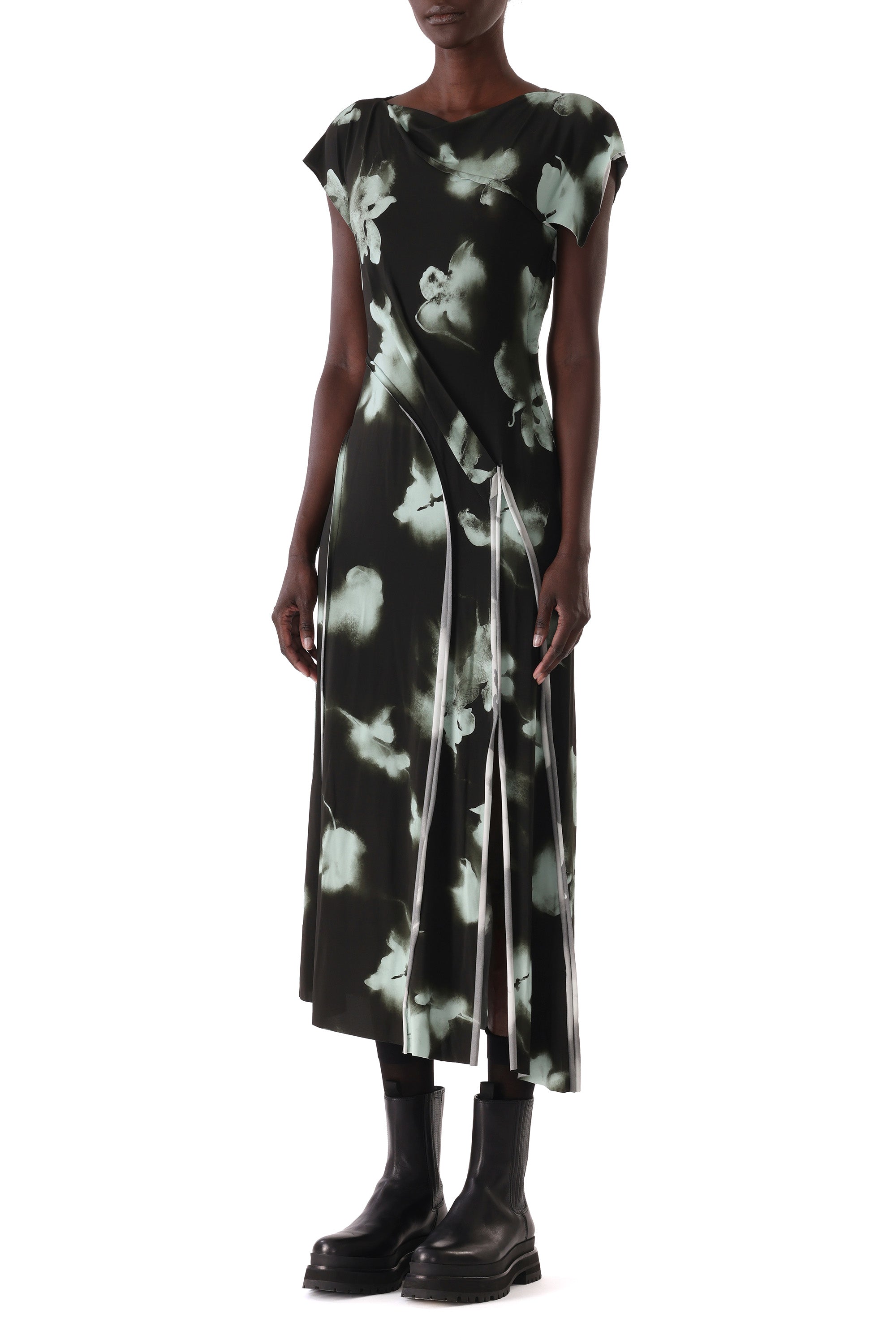 Side angle showing the fluid fall through the skirt