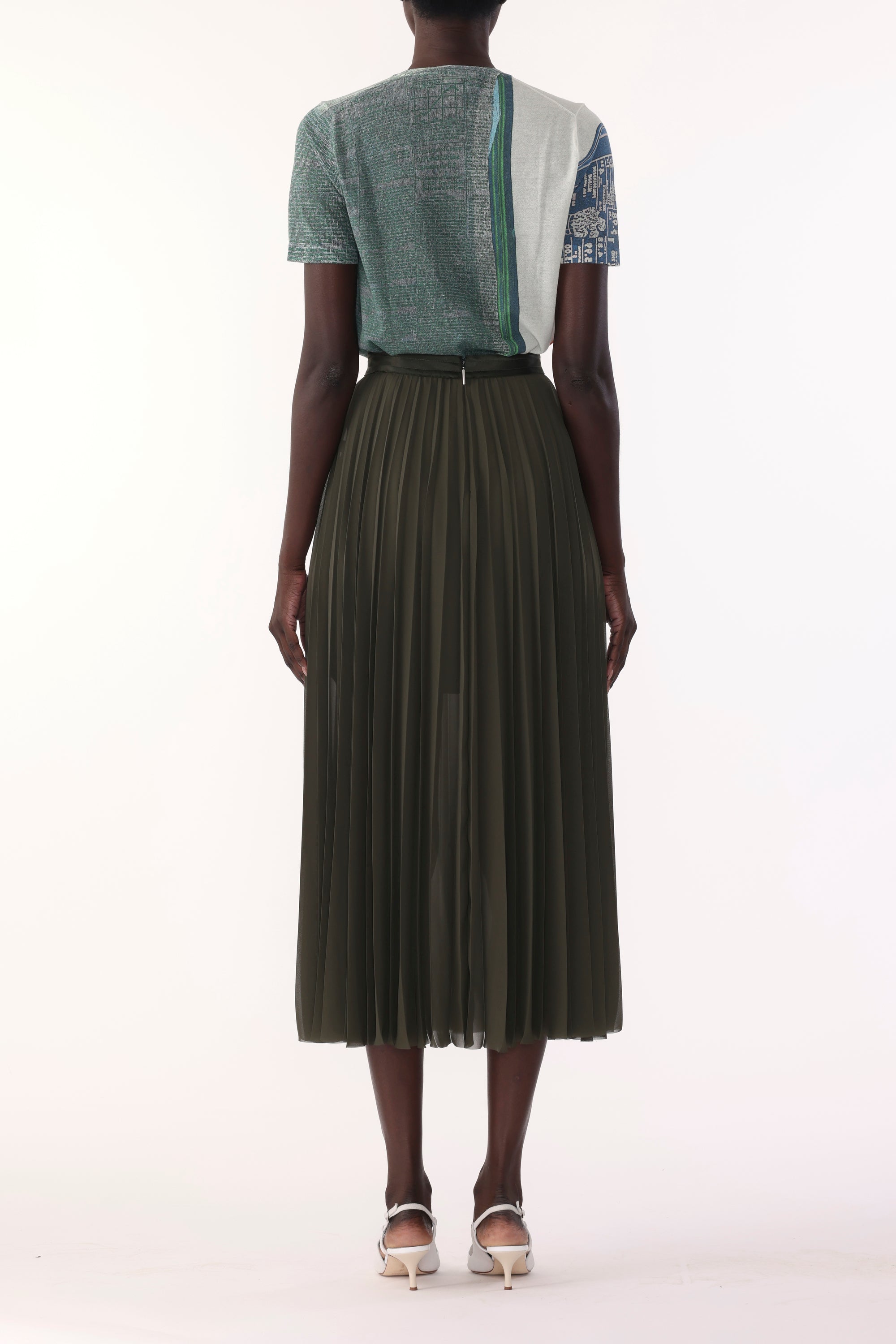 Back view of the full pleated fall