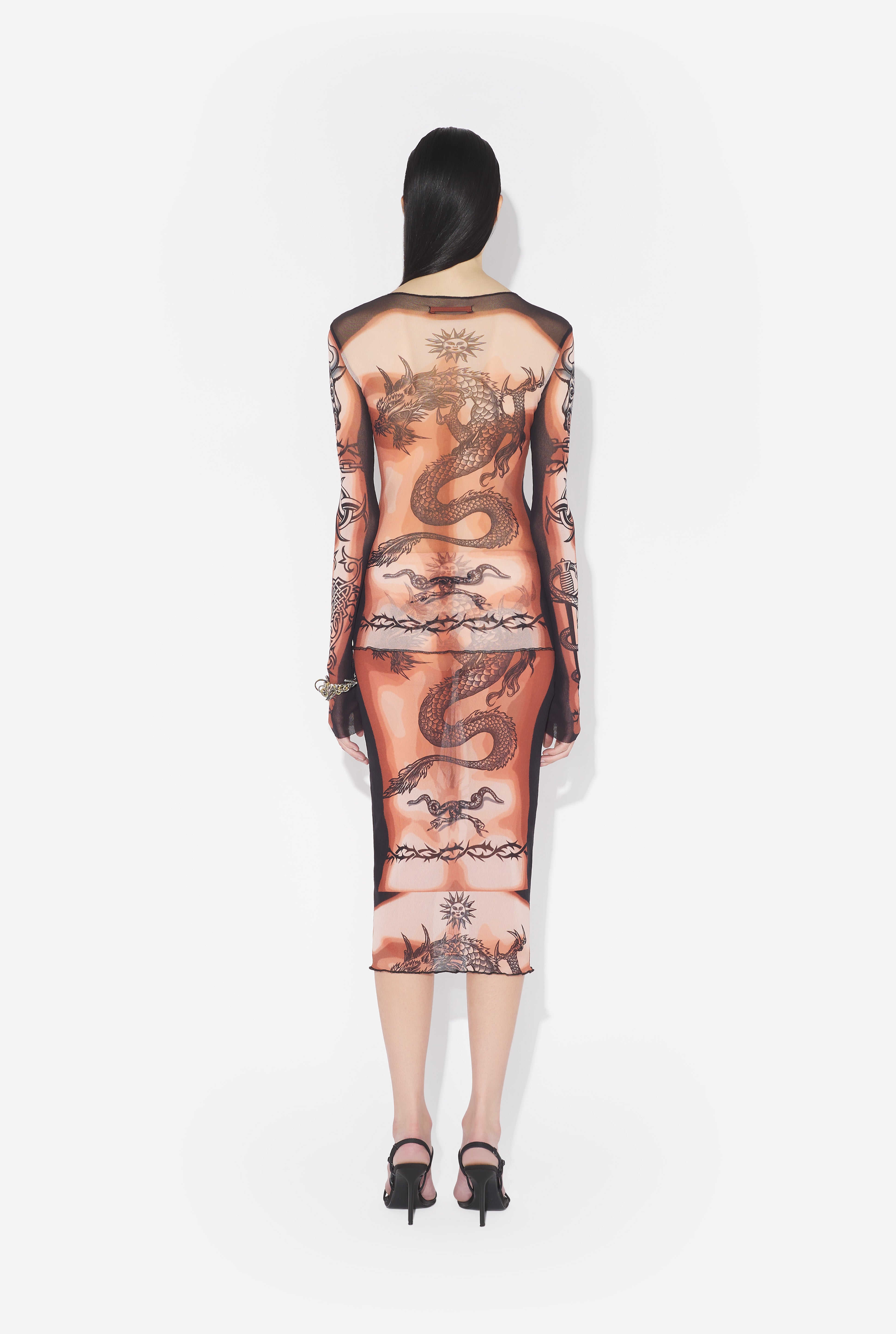 Back view showing the body print wrapping around