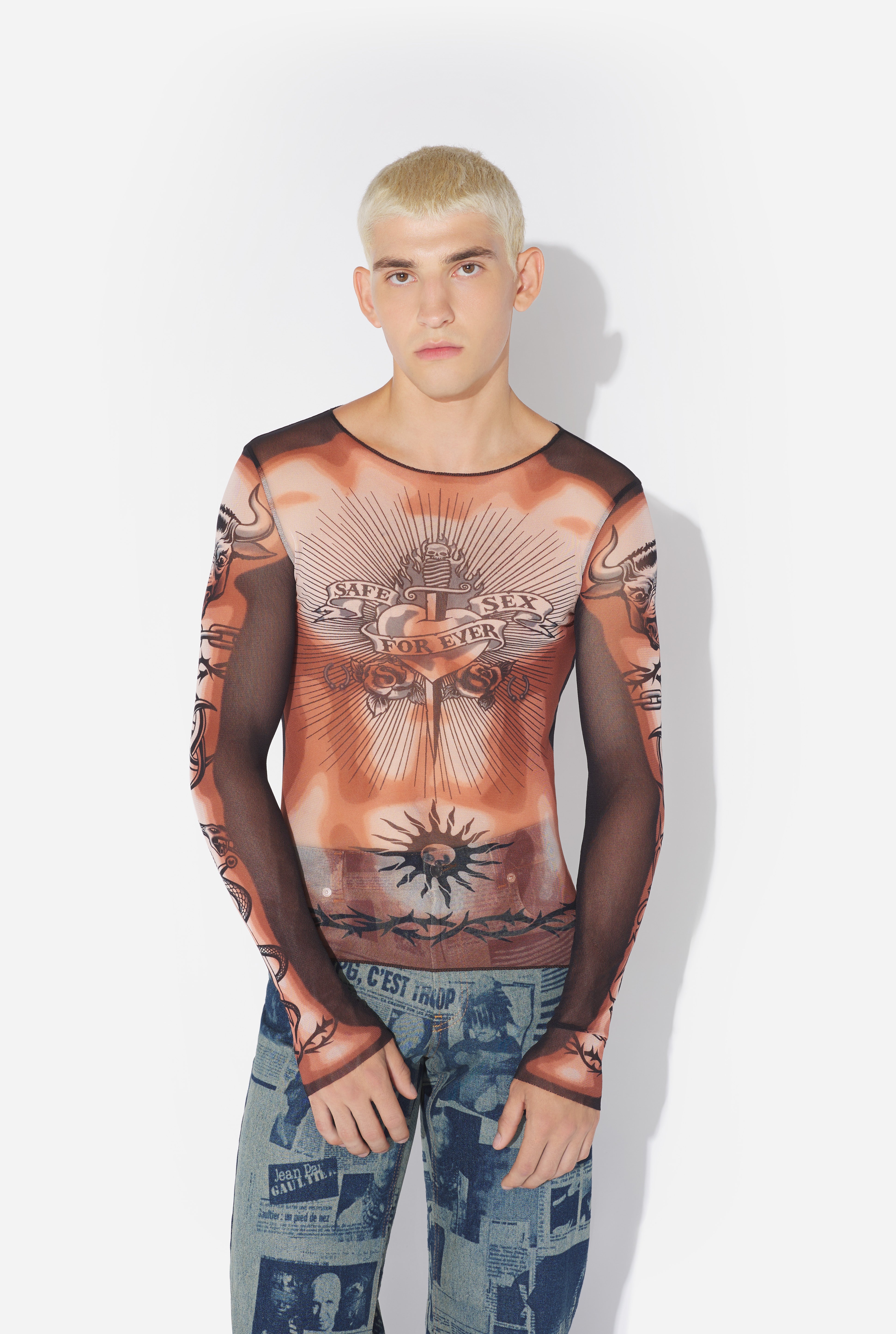 Styled on a male model to underline the unisex attitude