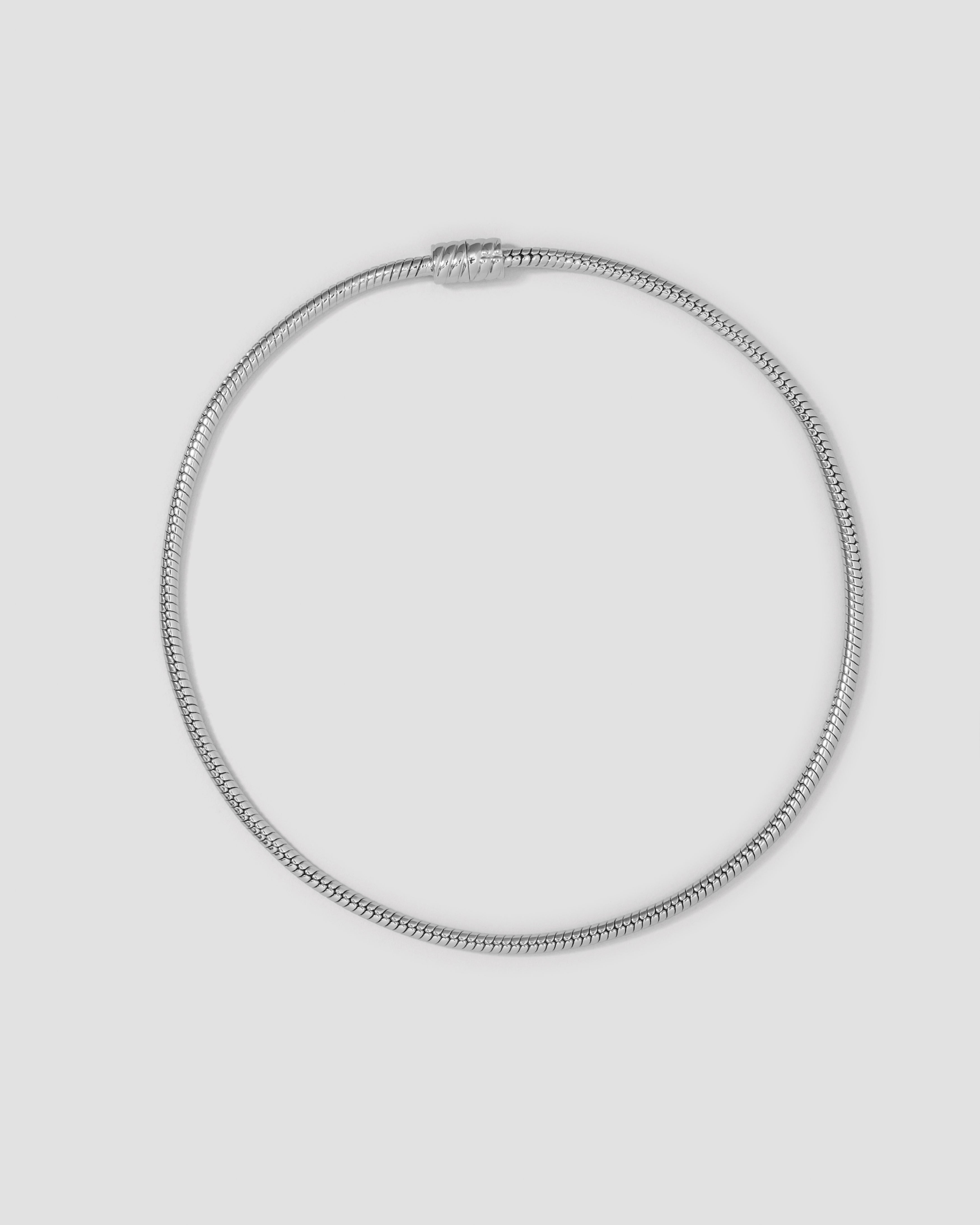 Circular packshot of the 16-inch chain