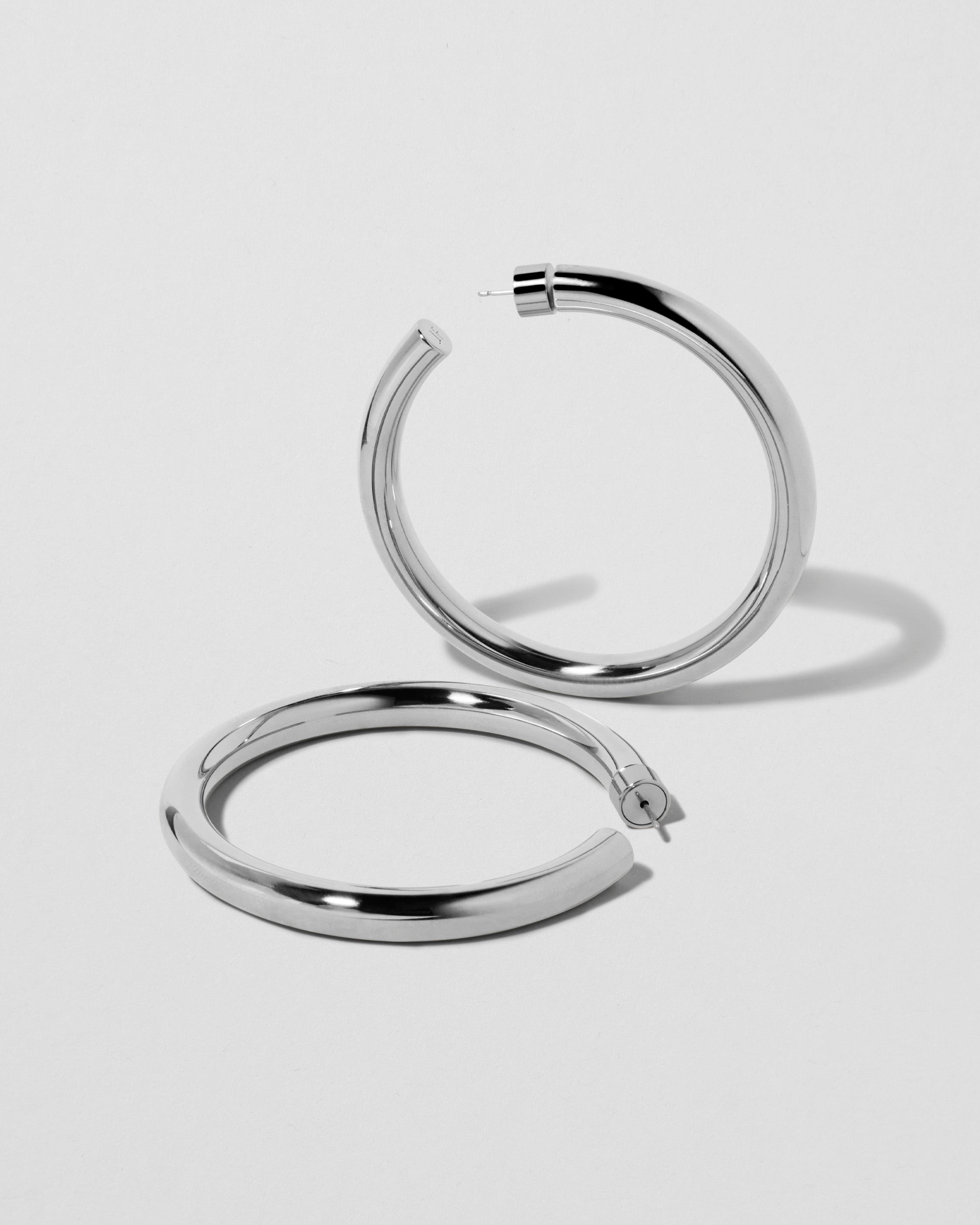 Silver packshot of the 2-inch Samira shape