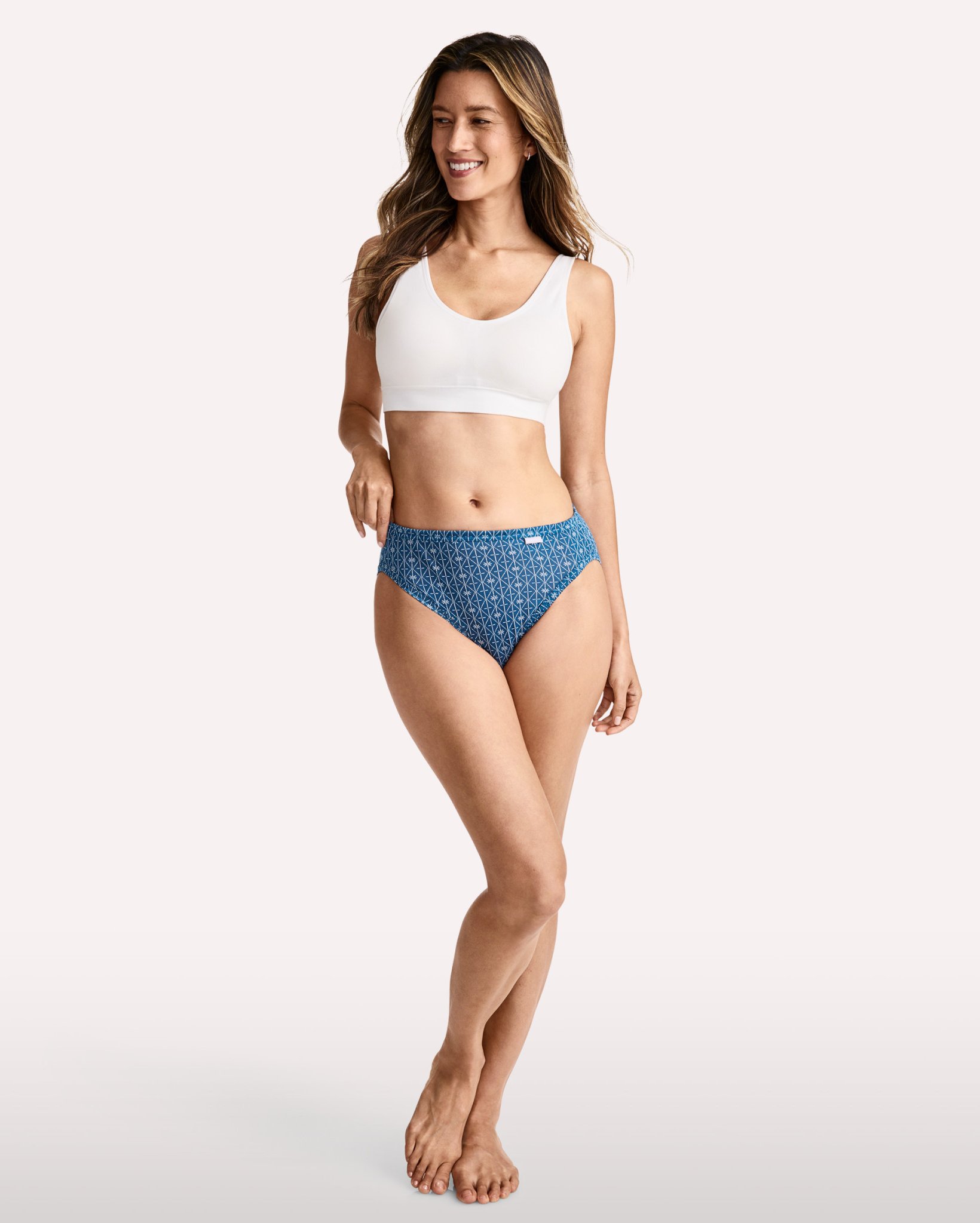 Alternate front view emphasizing the high-leg line