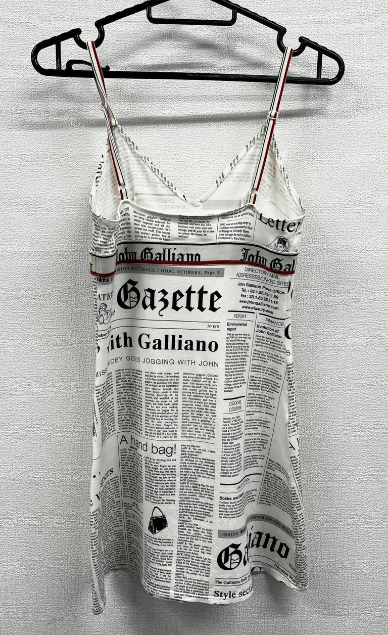 Back view — the print continues cleanly across the body
