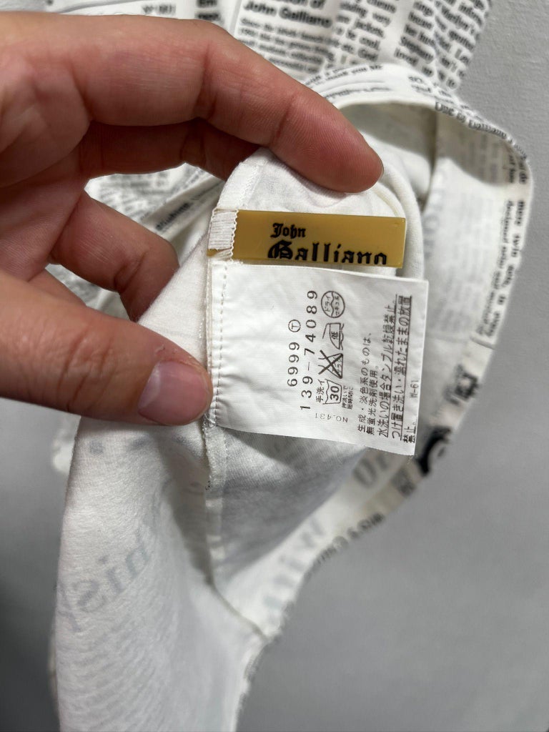 Label detail from the archived 2000s piece