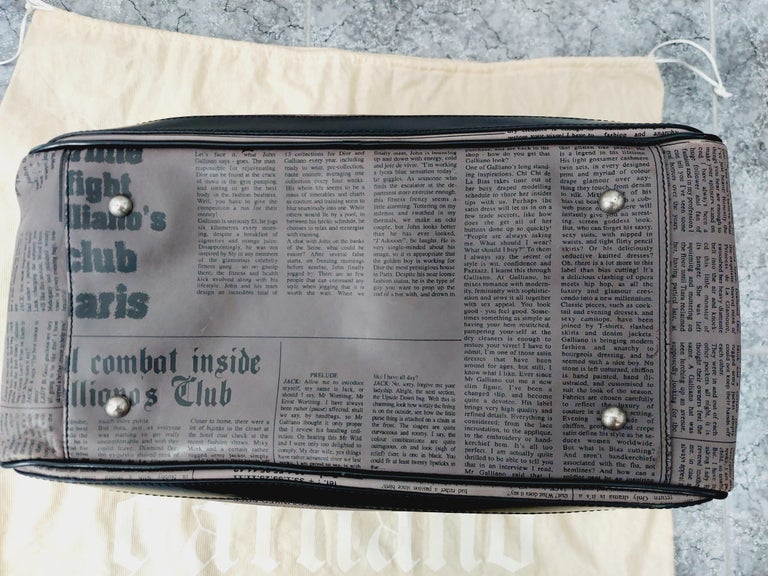Underside and print continuity detail