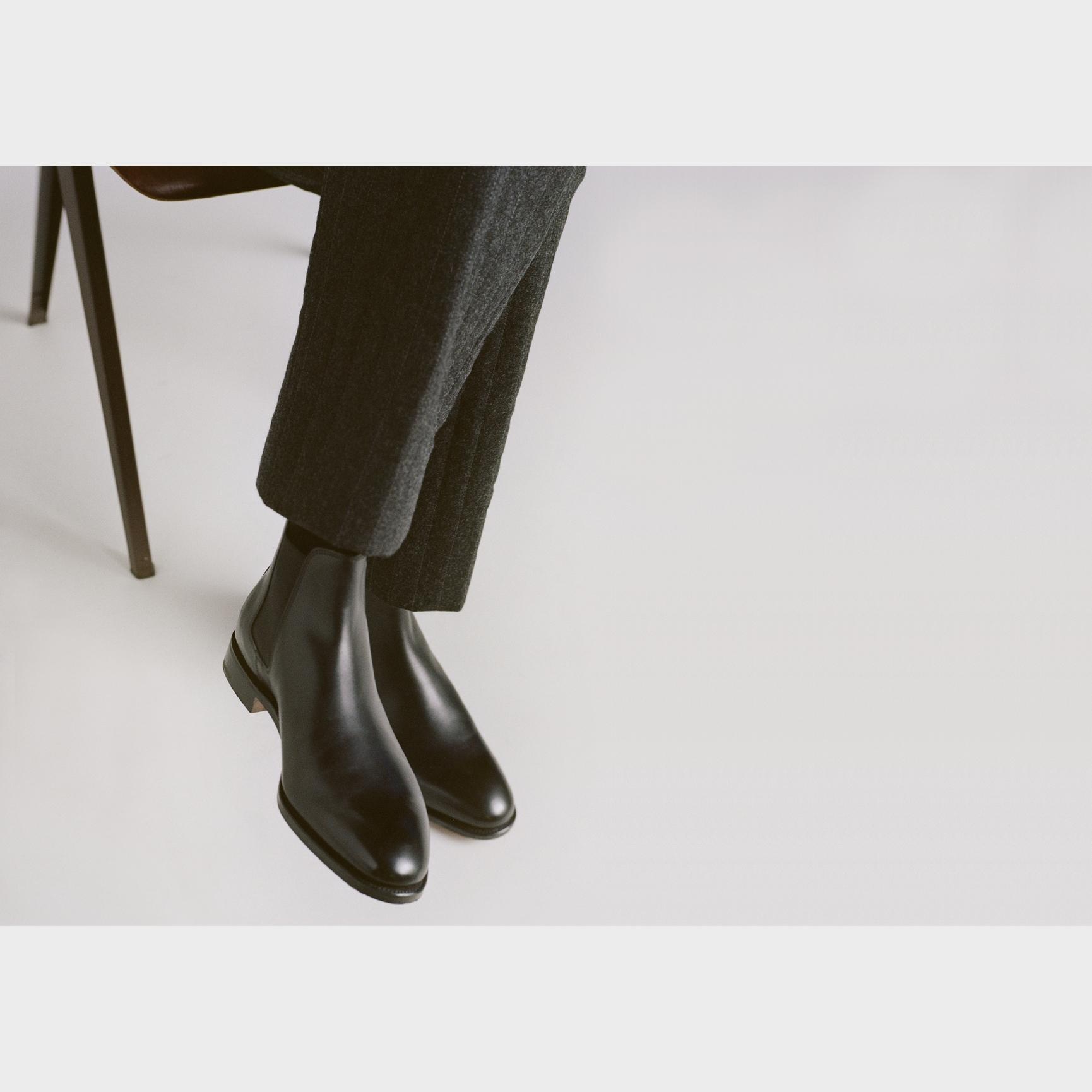 straight-on view of the elastic gussets