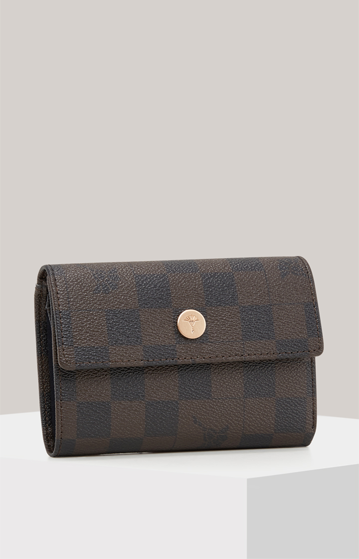 Alternate front view with the press-stud closure centred