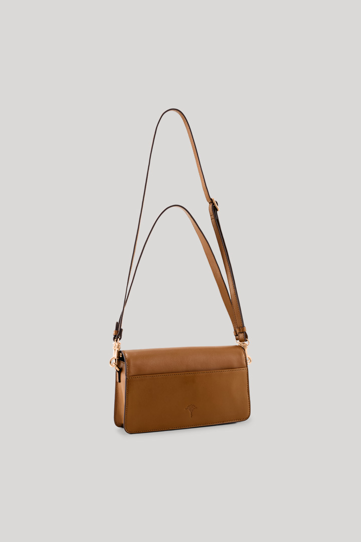 Side profile with the detachable long strap