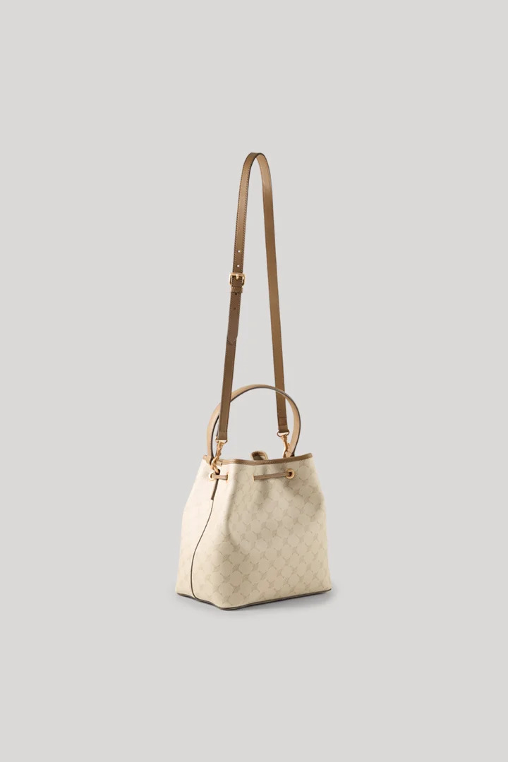 Side view with the removable shoulder strap attached