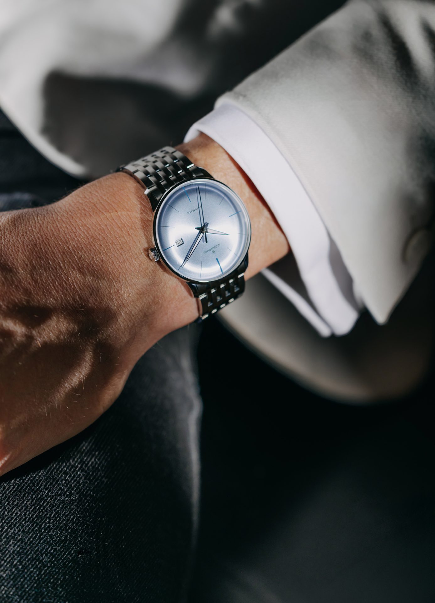Bracelet-worn lifestyle shot showing the polished Meister profile