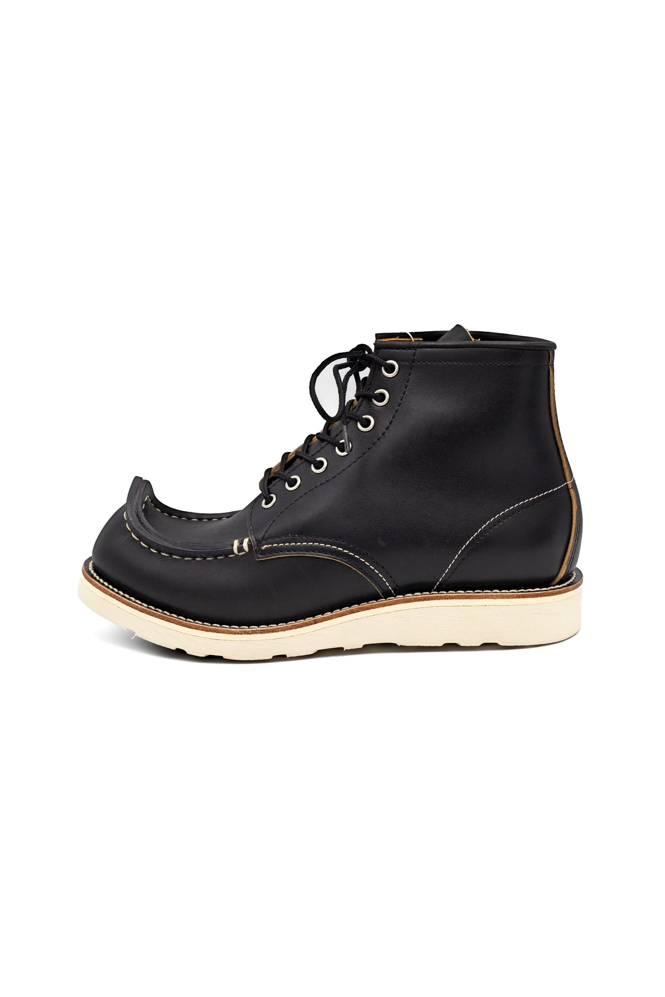 Front view with the curved toe