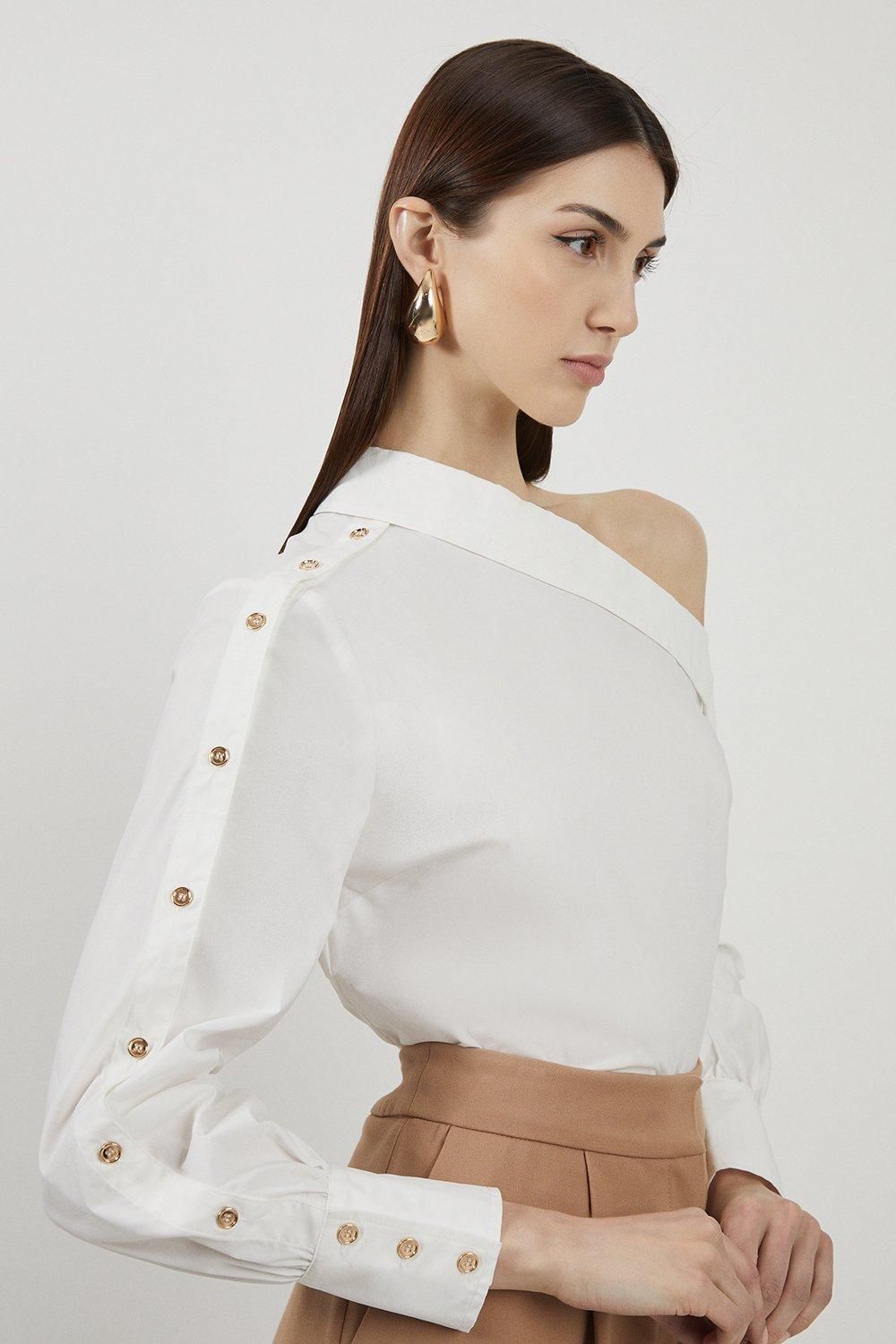 Buttoned sleeve detail at the arm