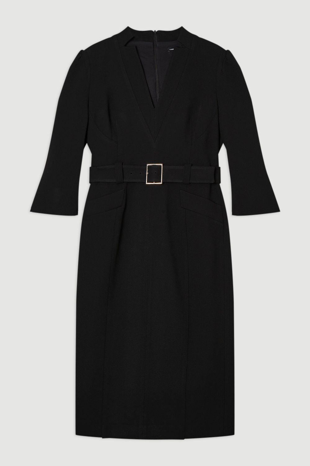 Clean neckline and shoulder framing