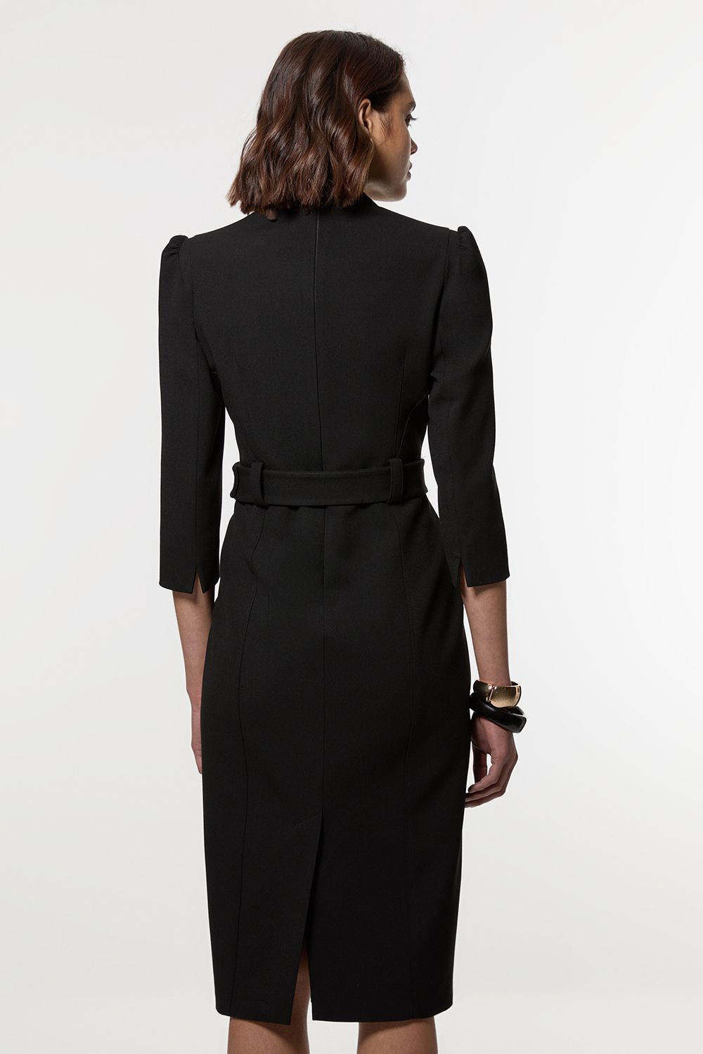 Close look at the crepe drape and skirt line