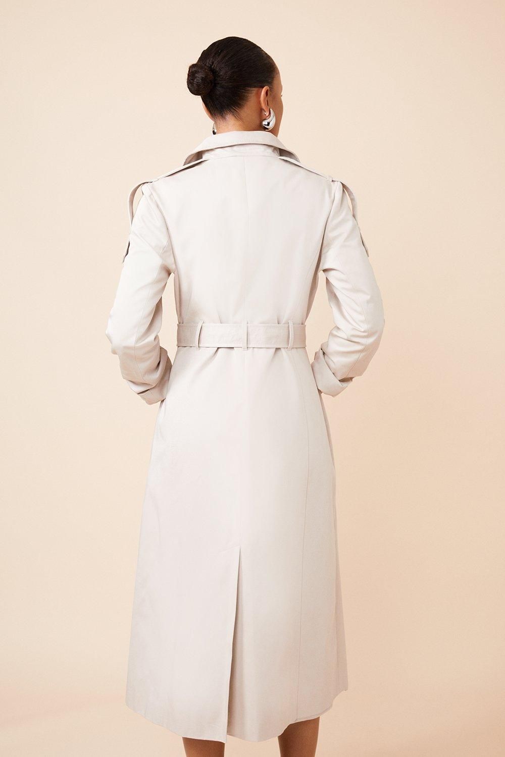 Detail on the shoulder and cuff structure