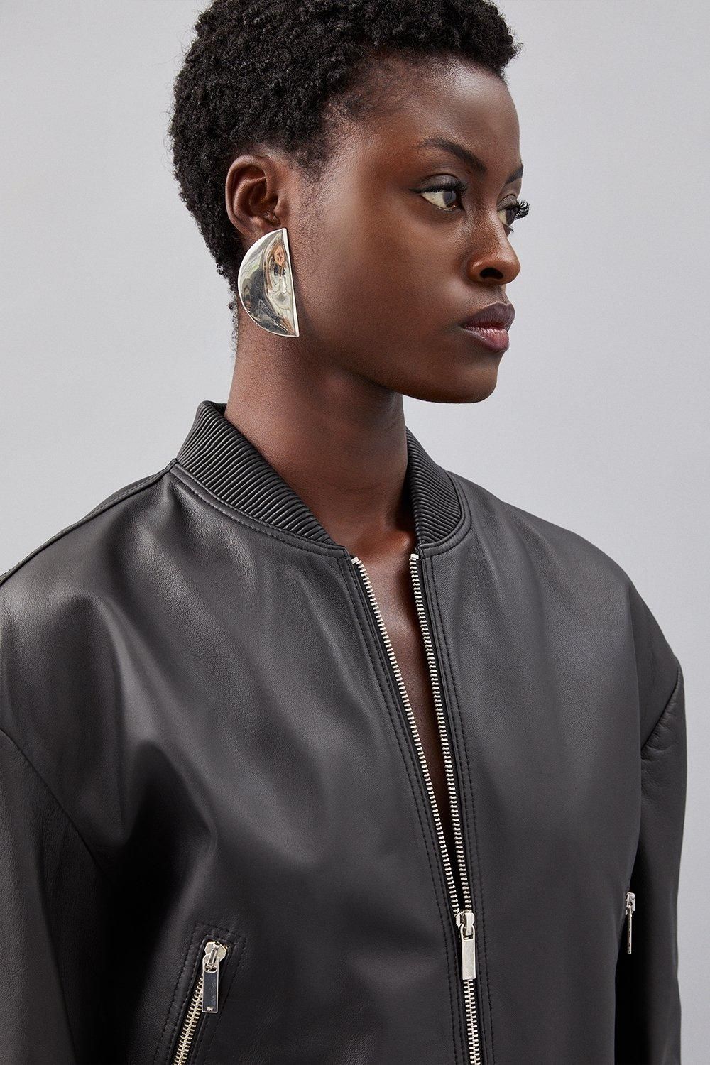 Zip-through closure and collar detail