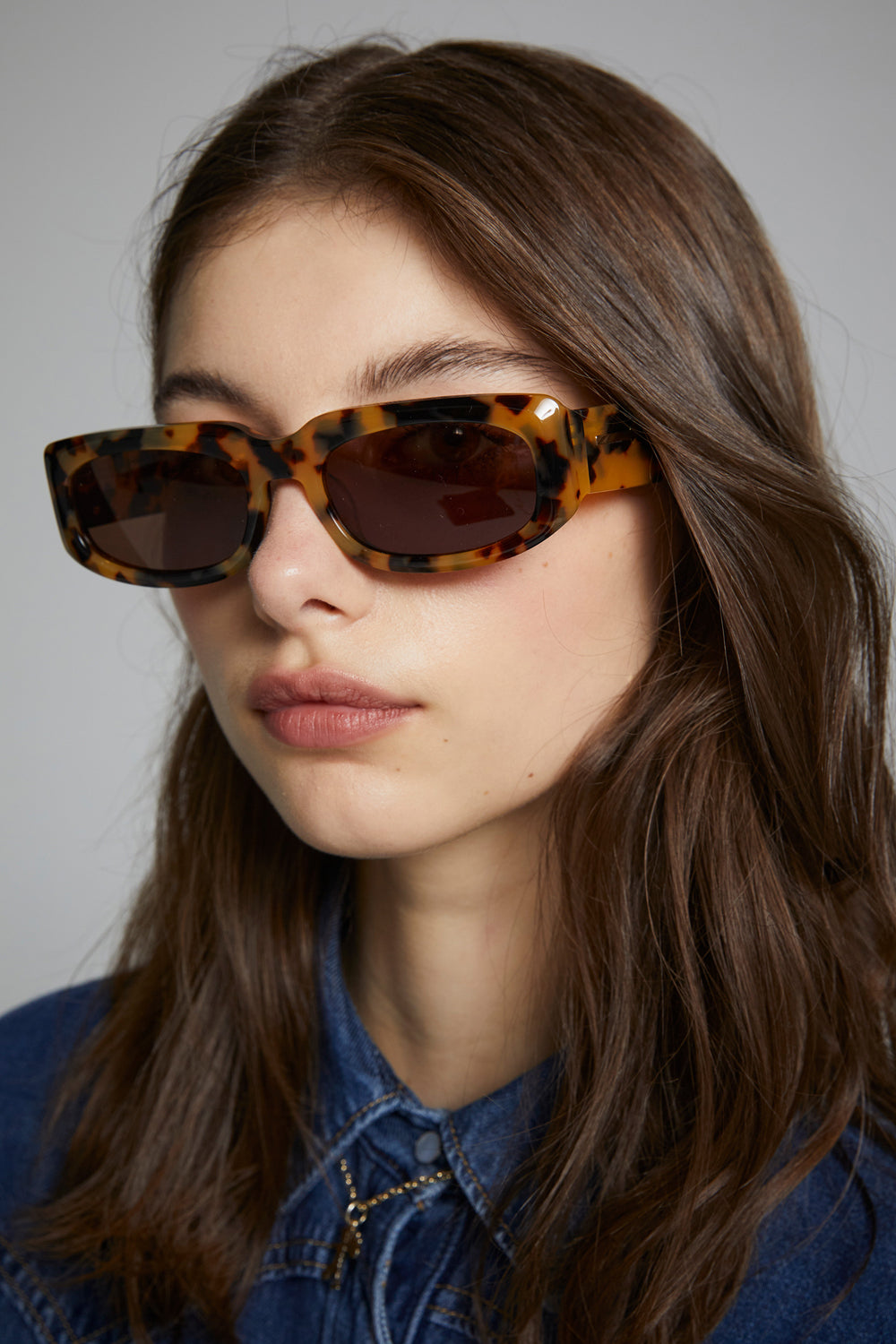 Wear shot that shows the frame's easy everyday proportion