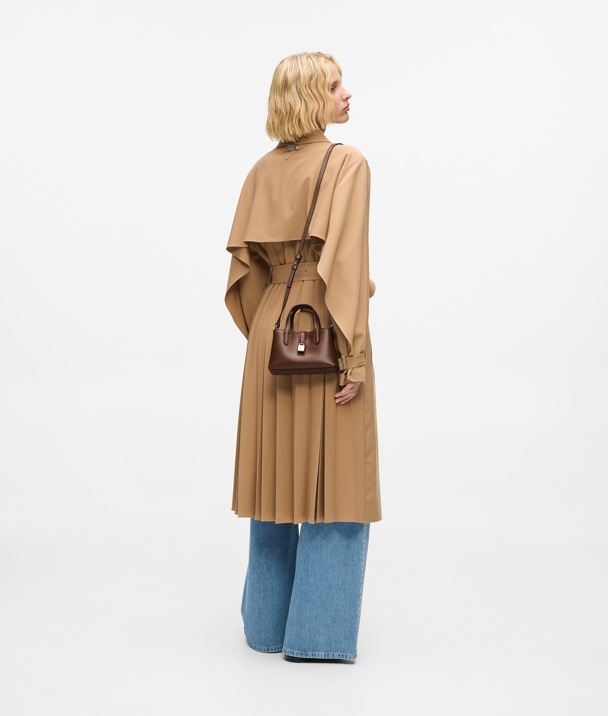 Scaled on the shoulder against a neutral trench