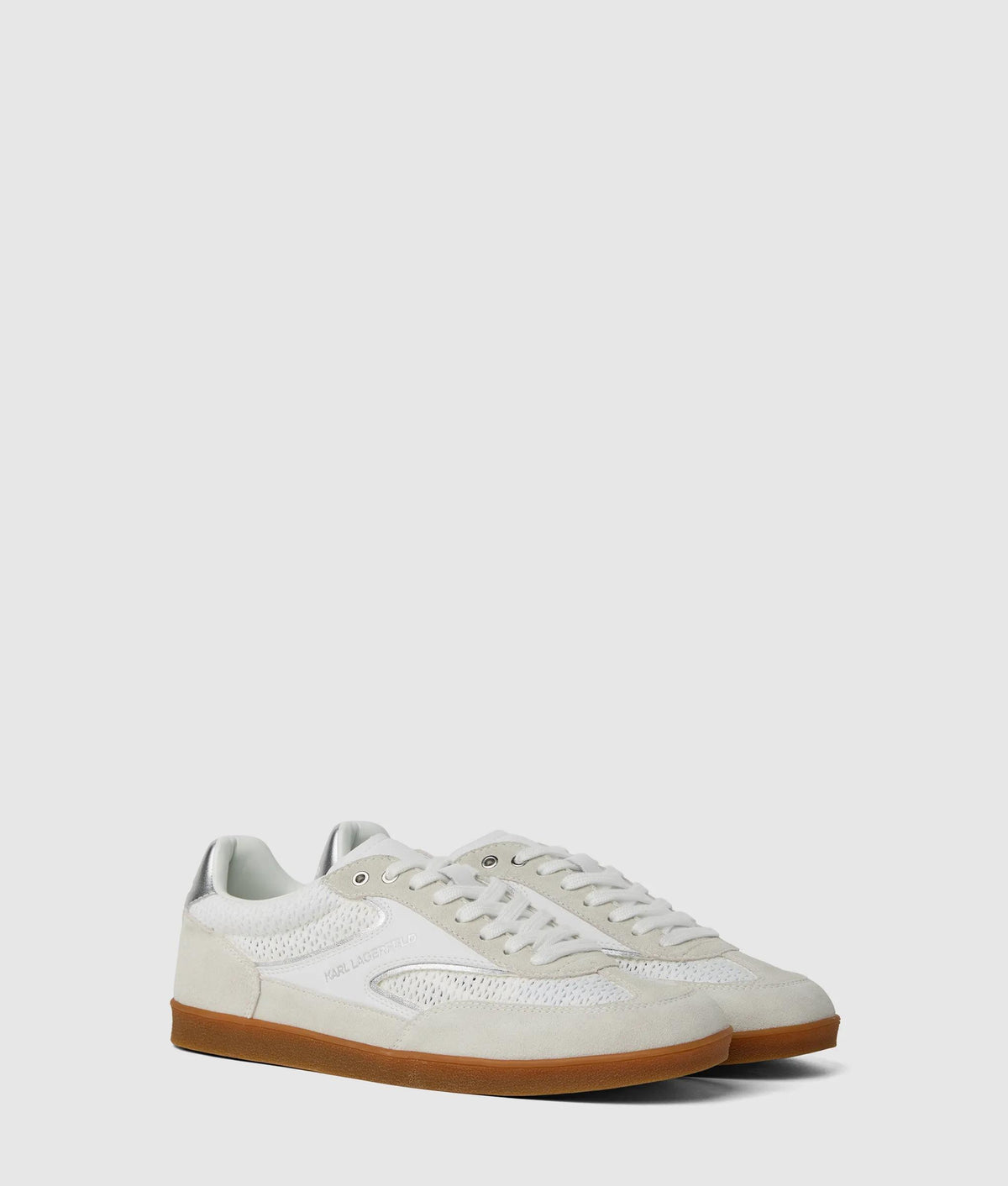 Three-quarter pair view