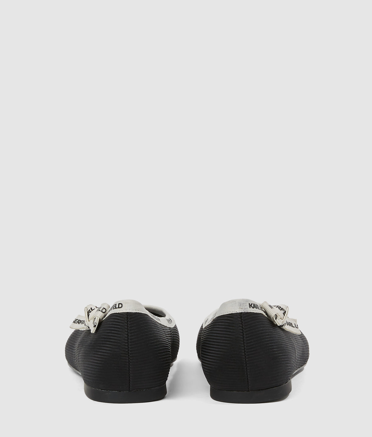 Heel view with bow detail