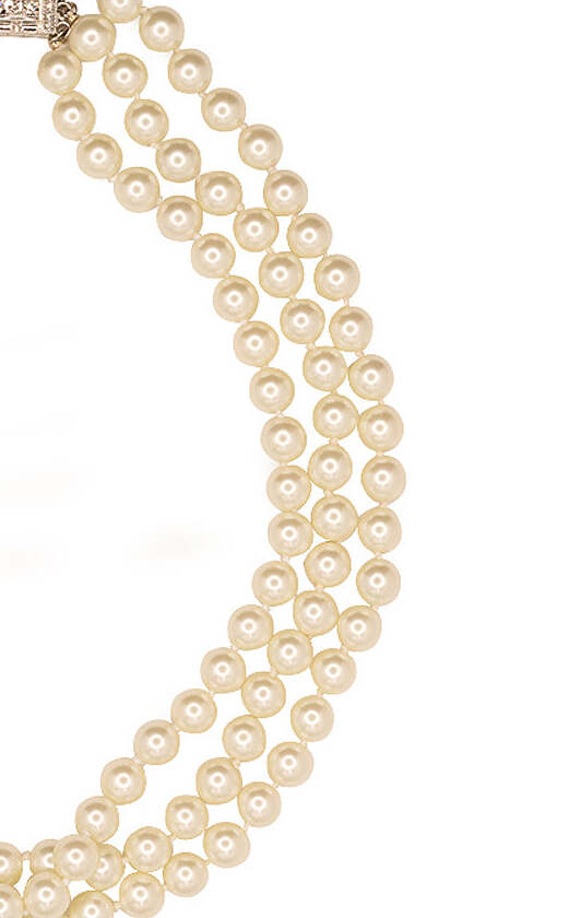 Side crop highlighting the strand spacing and lustre