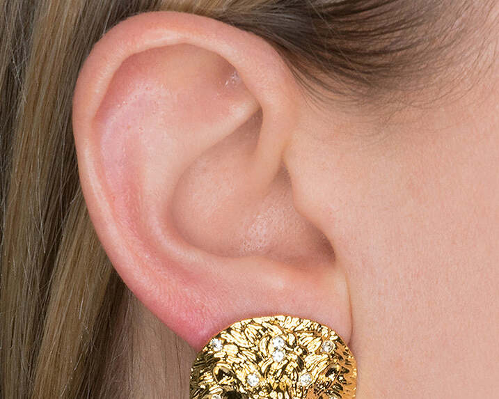 Upper crop from the worn image showing the top at the lobe