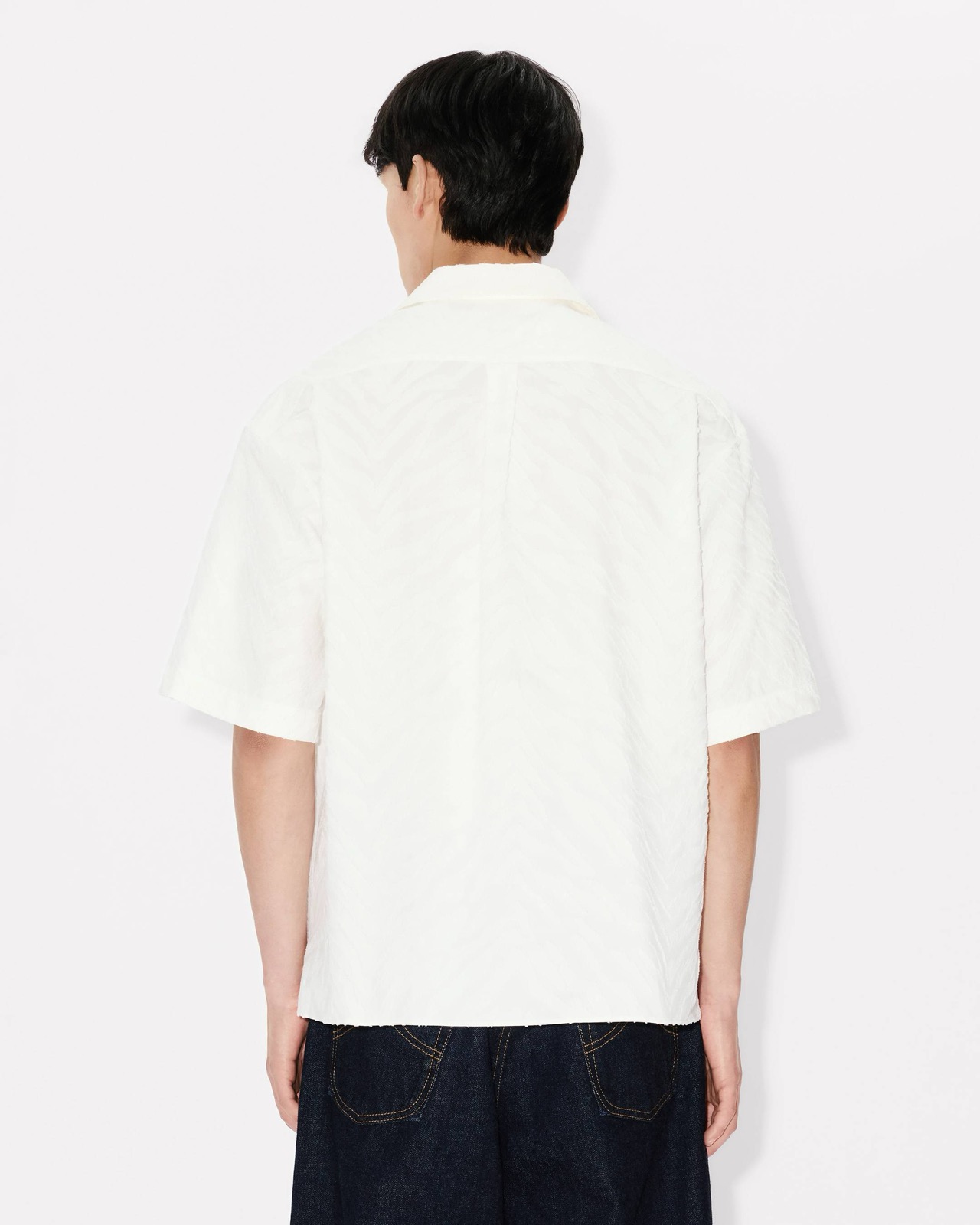 Camp collar and placket detail