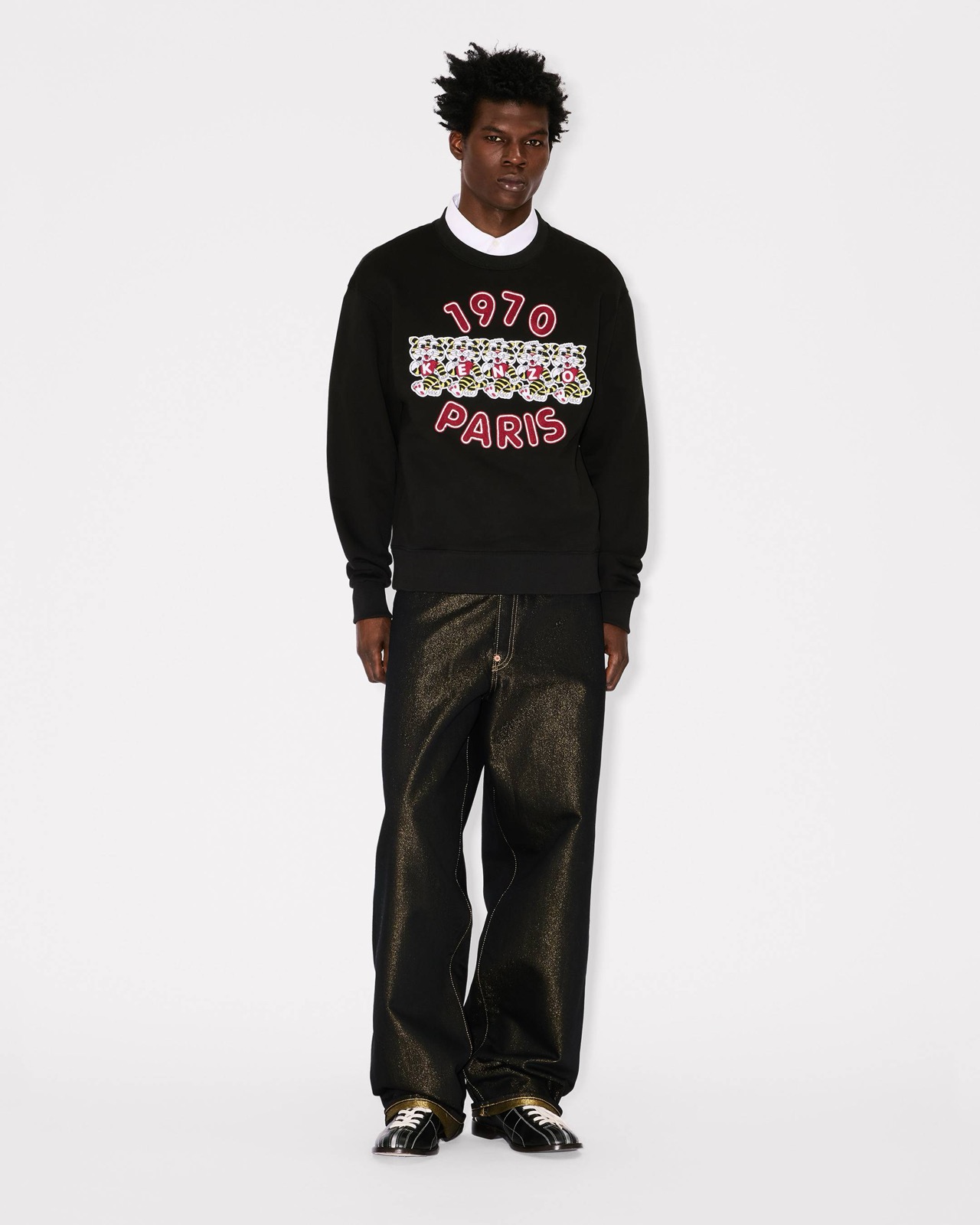 The embroidered tiger panel and KENZO lettering, close