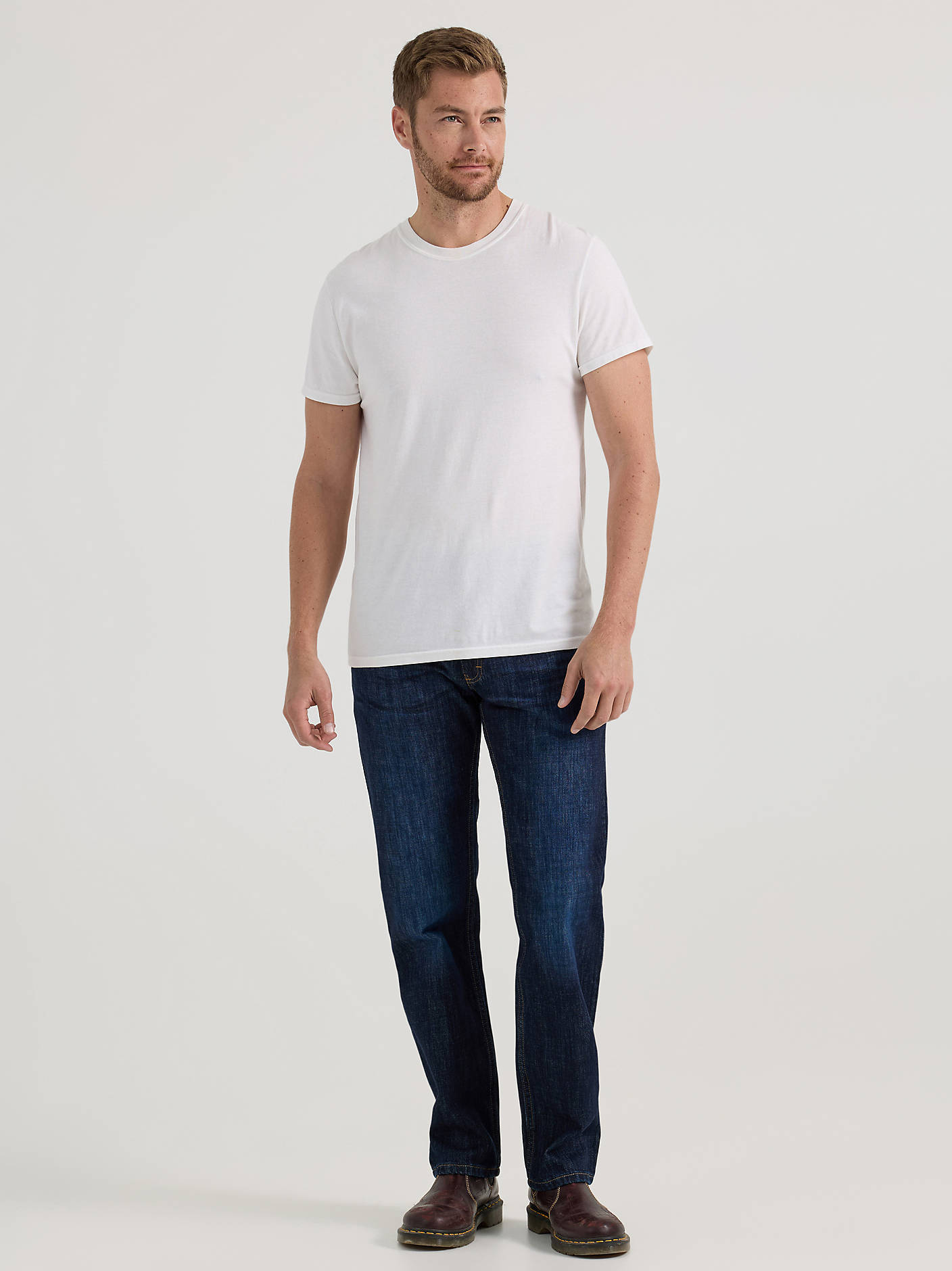 Full-front fit with a straight leg