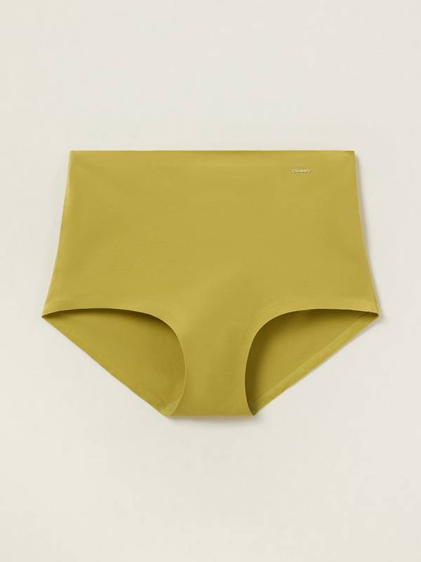 Back view of the smooth brief shape