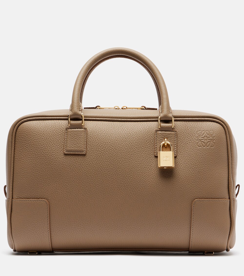 Amazona 28 in dark chocolate — the larger doctor-bag proportion