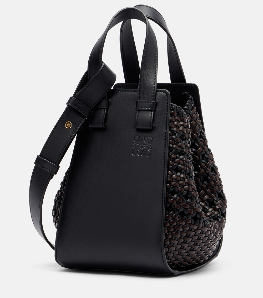 Compact in woven leather with leather-trimmed side panels