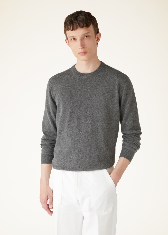Detail of the fine-gauge knit and contrast collar tab