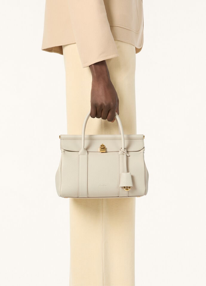 Three-quarter view of the top handles and flap