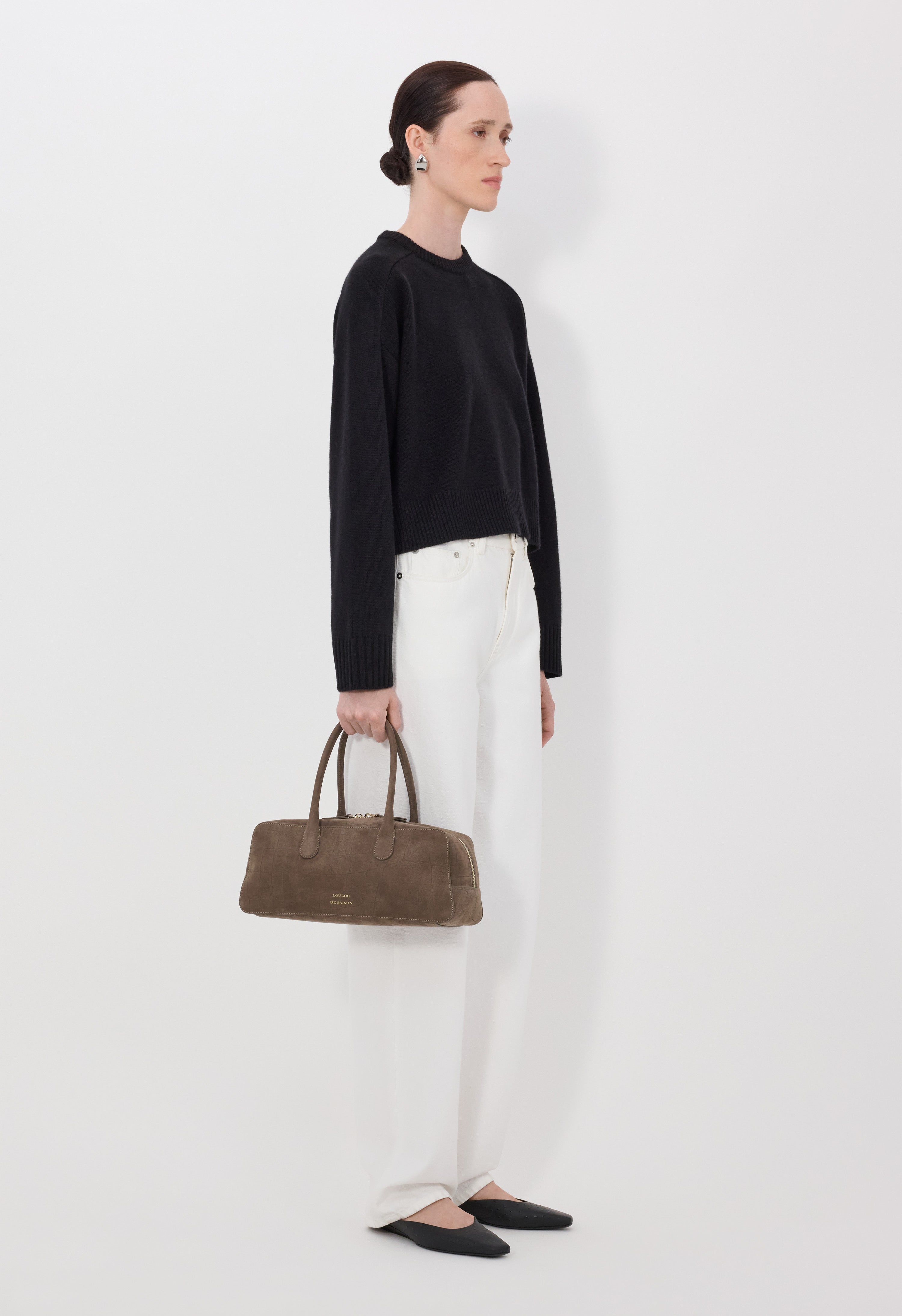 side profile with the bag carried
