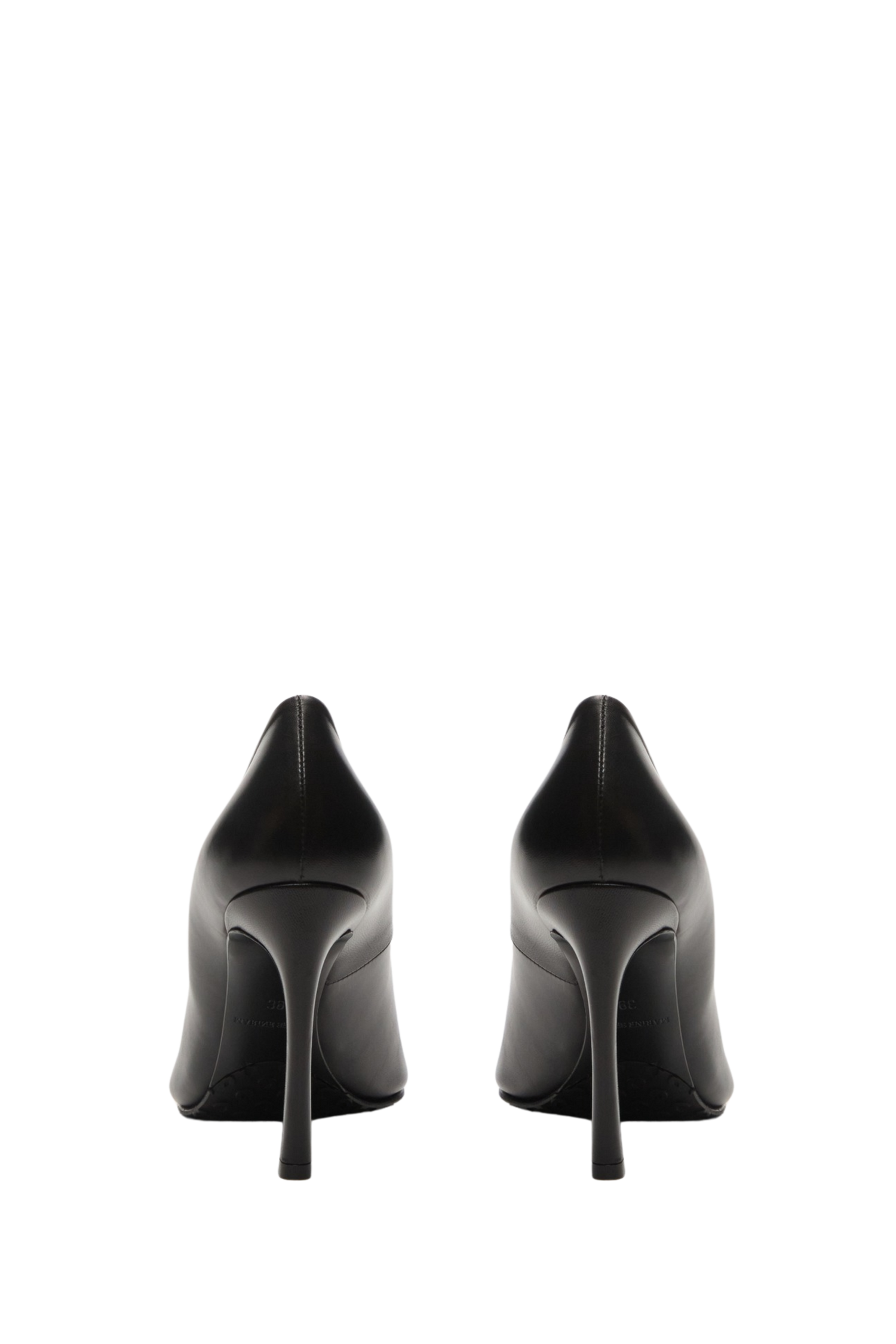 Alternate angle on the smooth leather upper