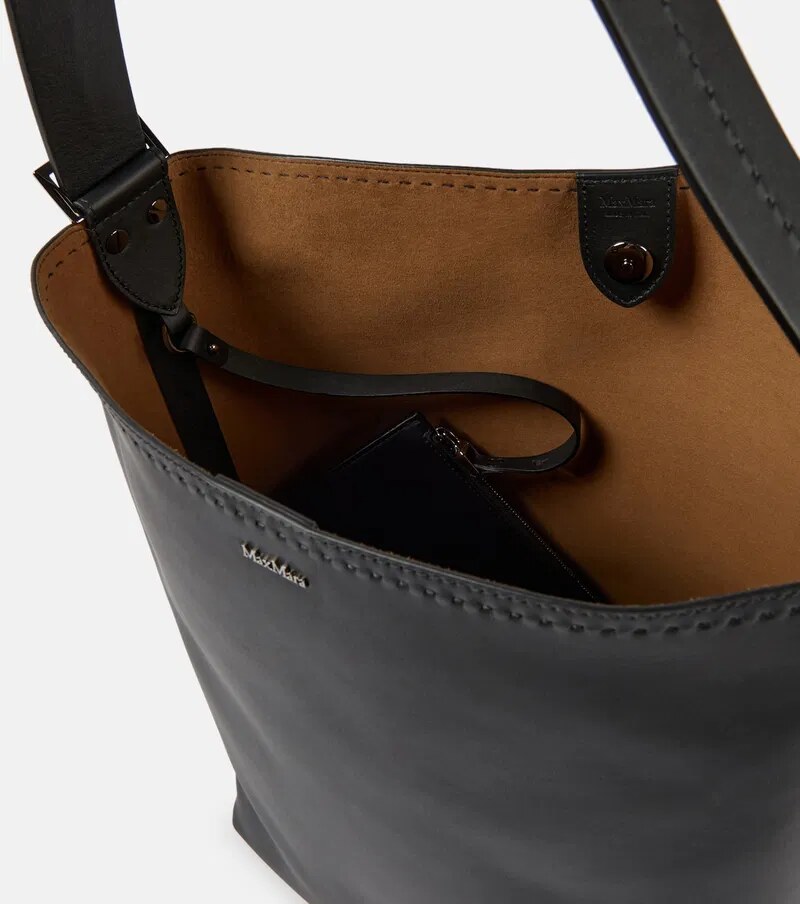 Interior pocket closeup