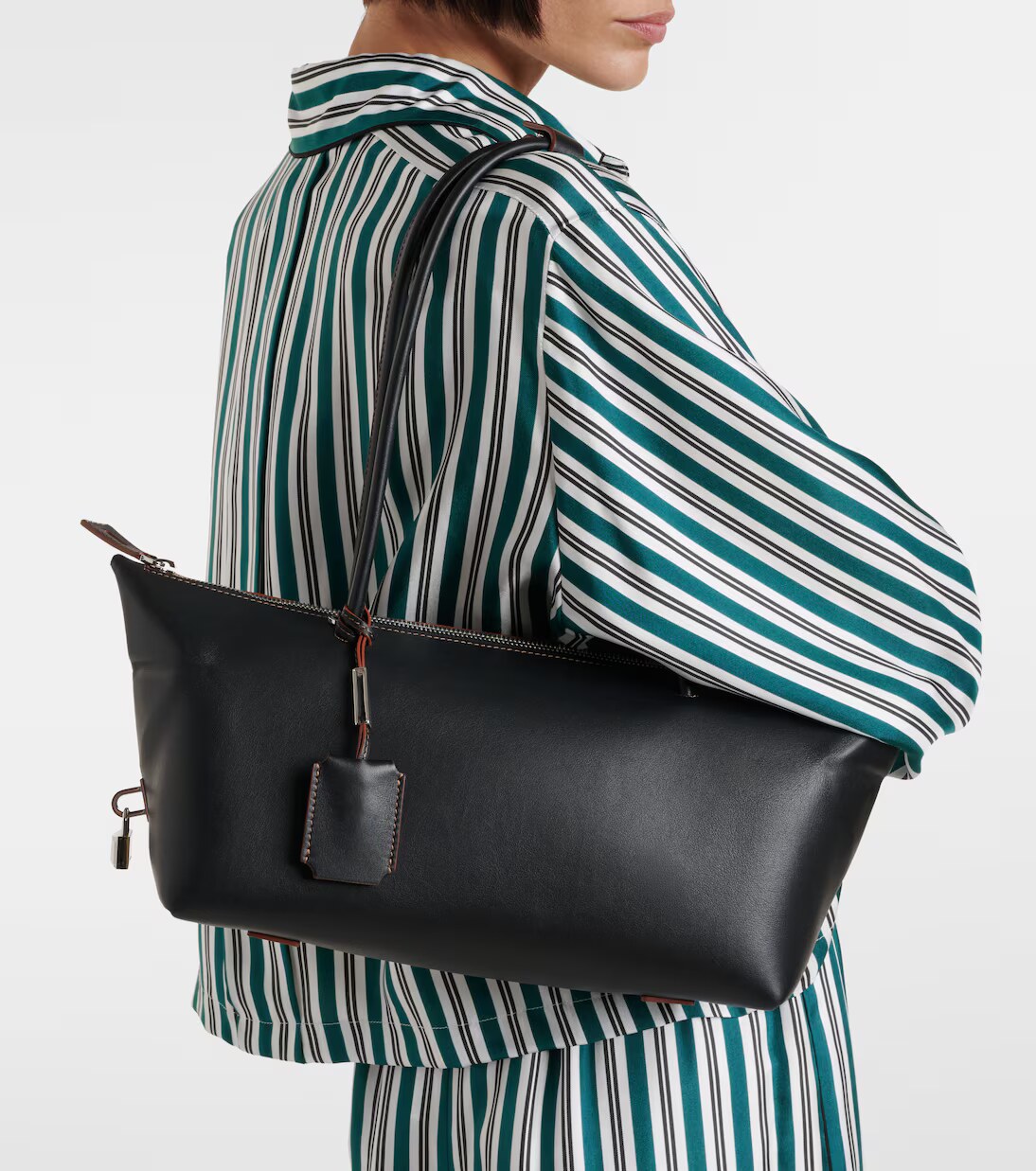 Shoulder-carry scale view