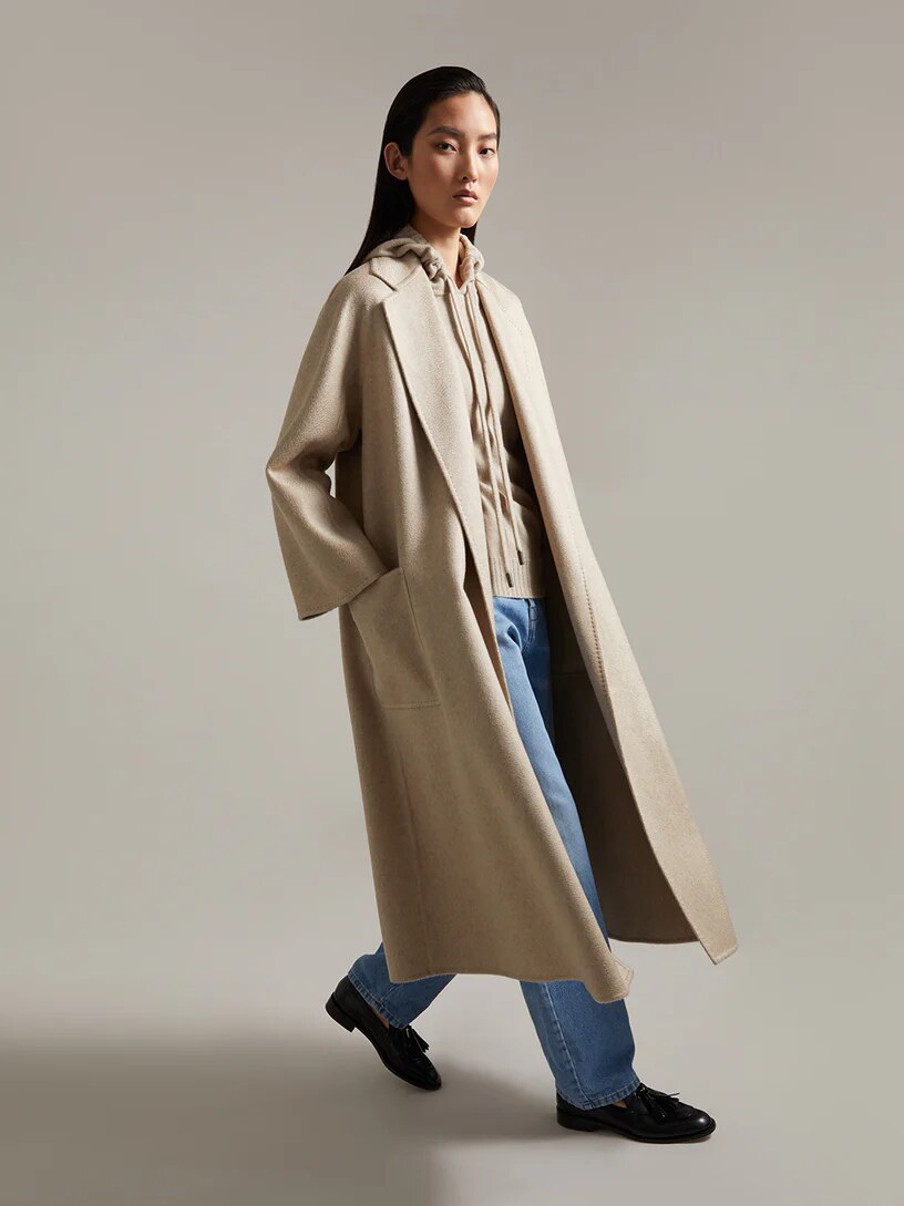 Movement view in pale camel