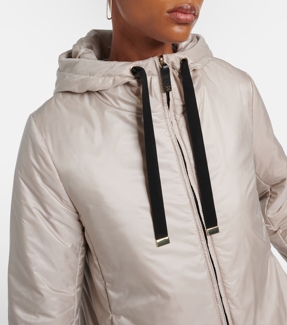 Short padded jacket profile