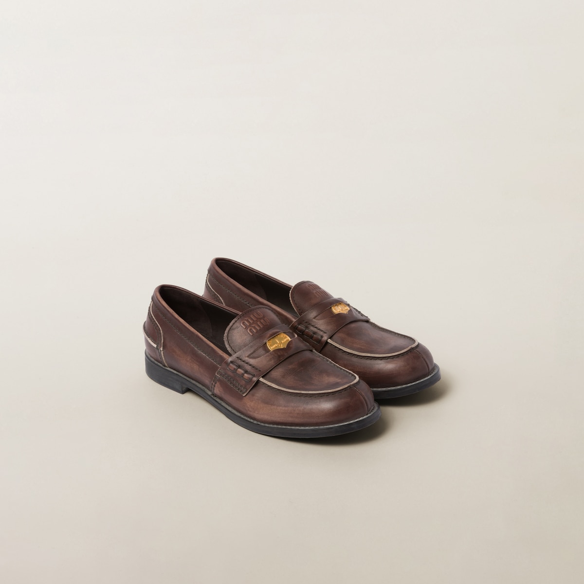 Vintage-effect brown leather version with the aged, lived-in finish