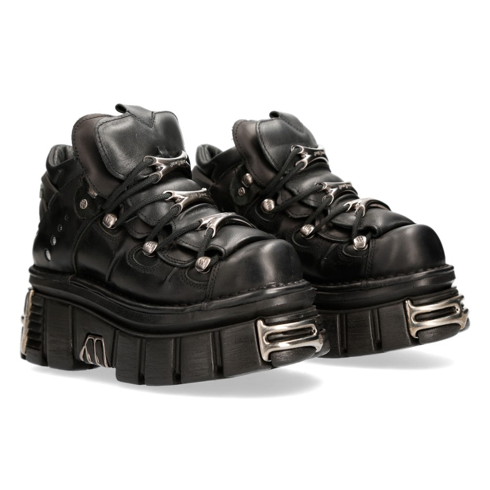 Heavy-detail ankle boot version