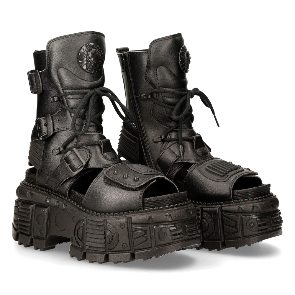 Tank-adjacent strap boot